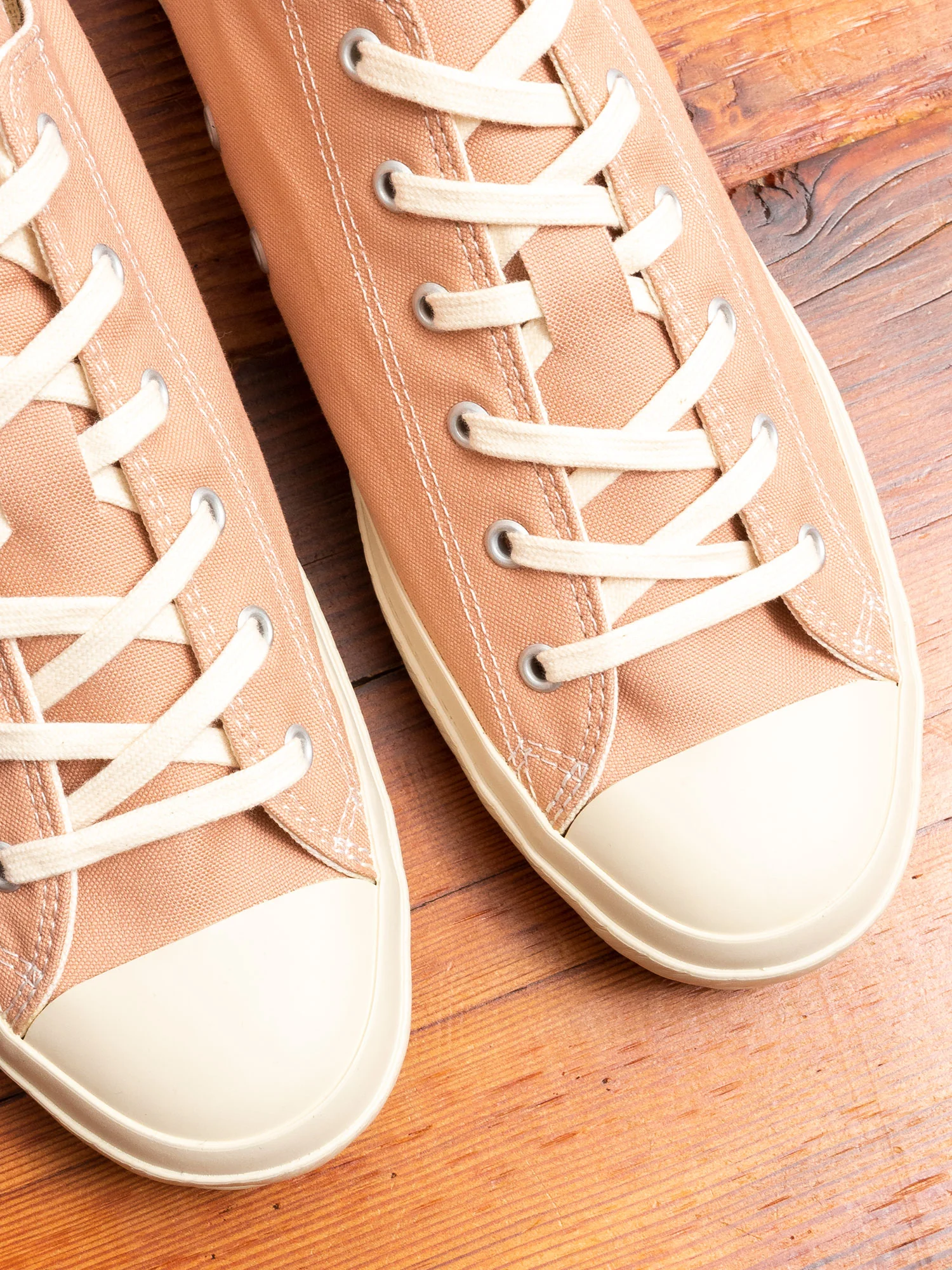 01JP Low Top Sneaker in Coral - Image 3