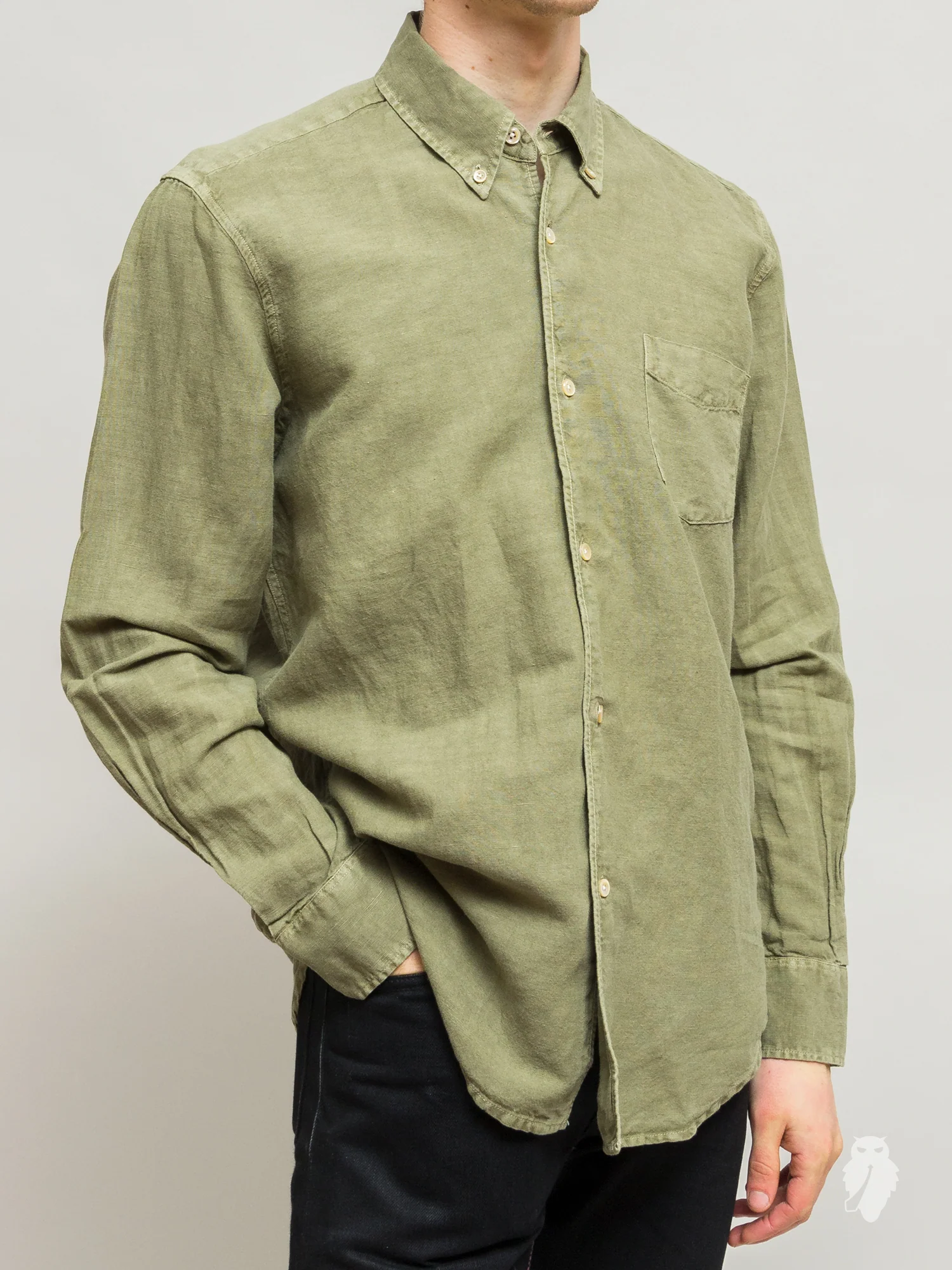 1950s Button Down Shirt in Olive Linen - Image 2