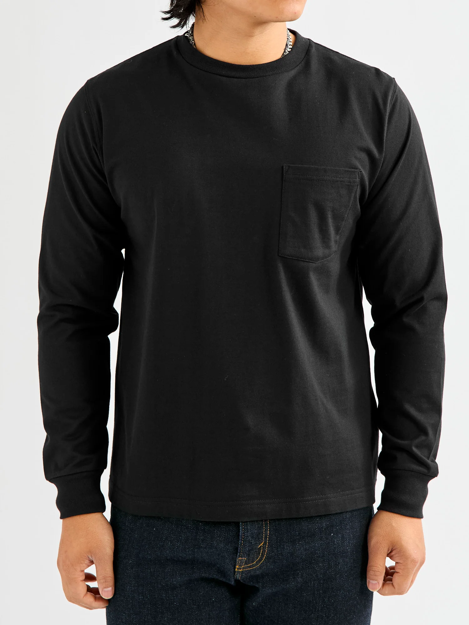 40/2 Long Sleeve Pocket T-Shirt in Black - Image 2