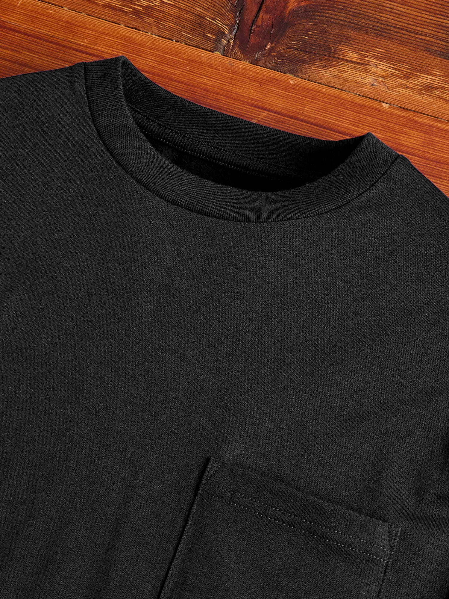 40/2 Long Sleeve Pocket T-Shirt in Black - Image 4