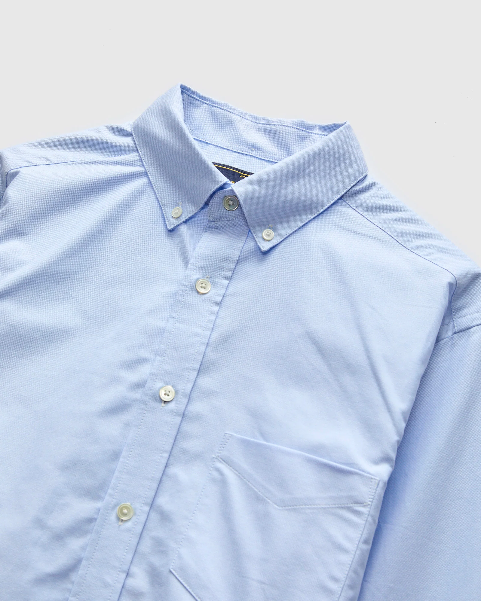 Belavista Button-Up Shirt in Light Blue - Image 4