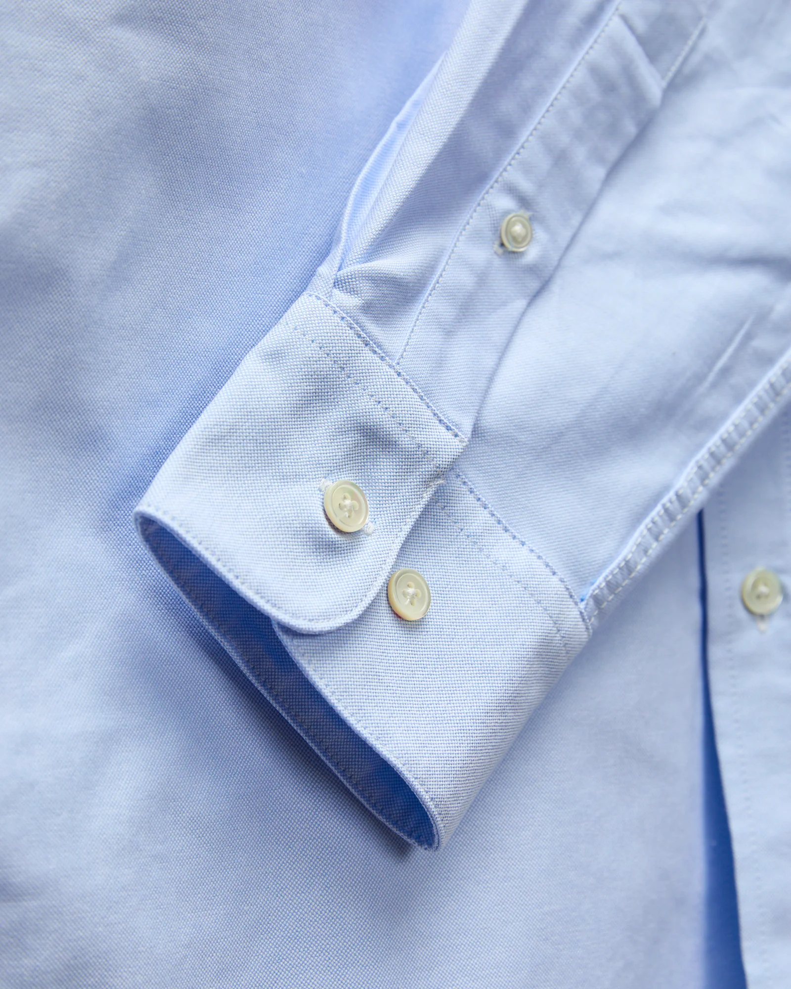 Belavista Button-Up Shirt in Light Blue - Image 6