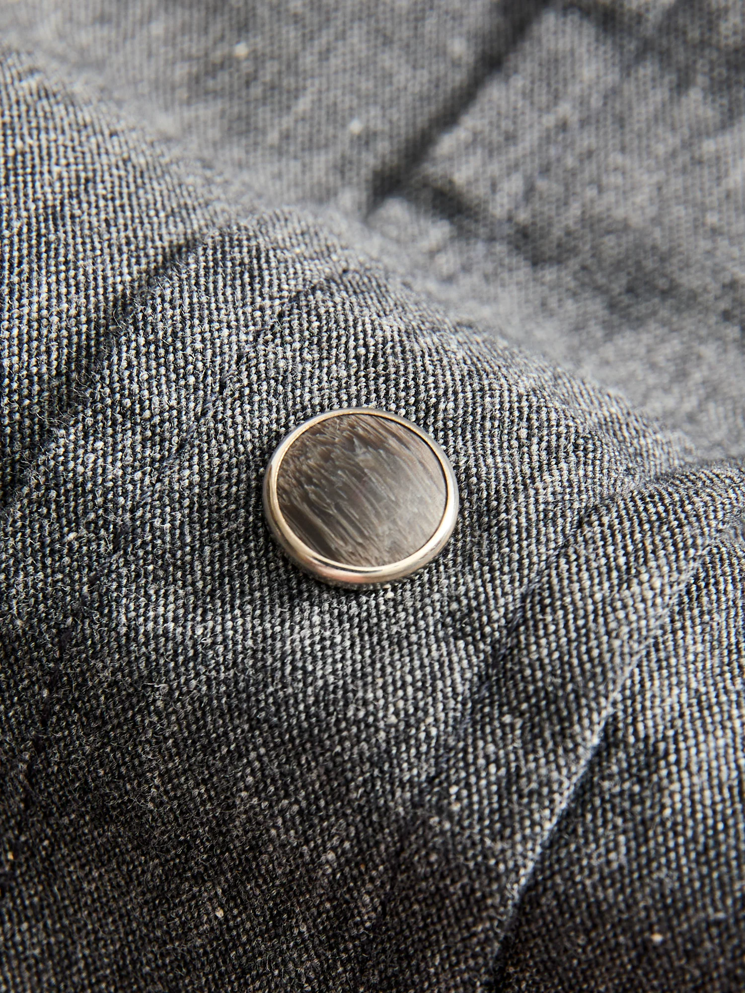 Chambray SS Curved Pocket Shirt in Heather Black - Image 6