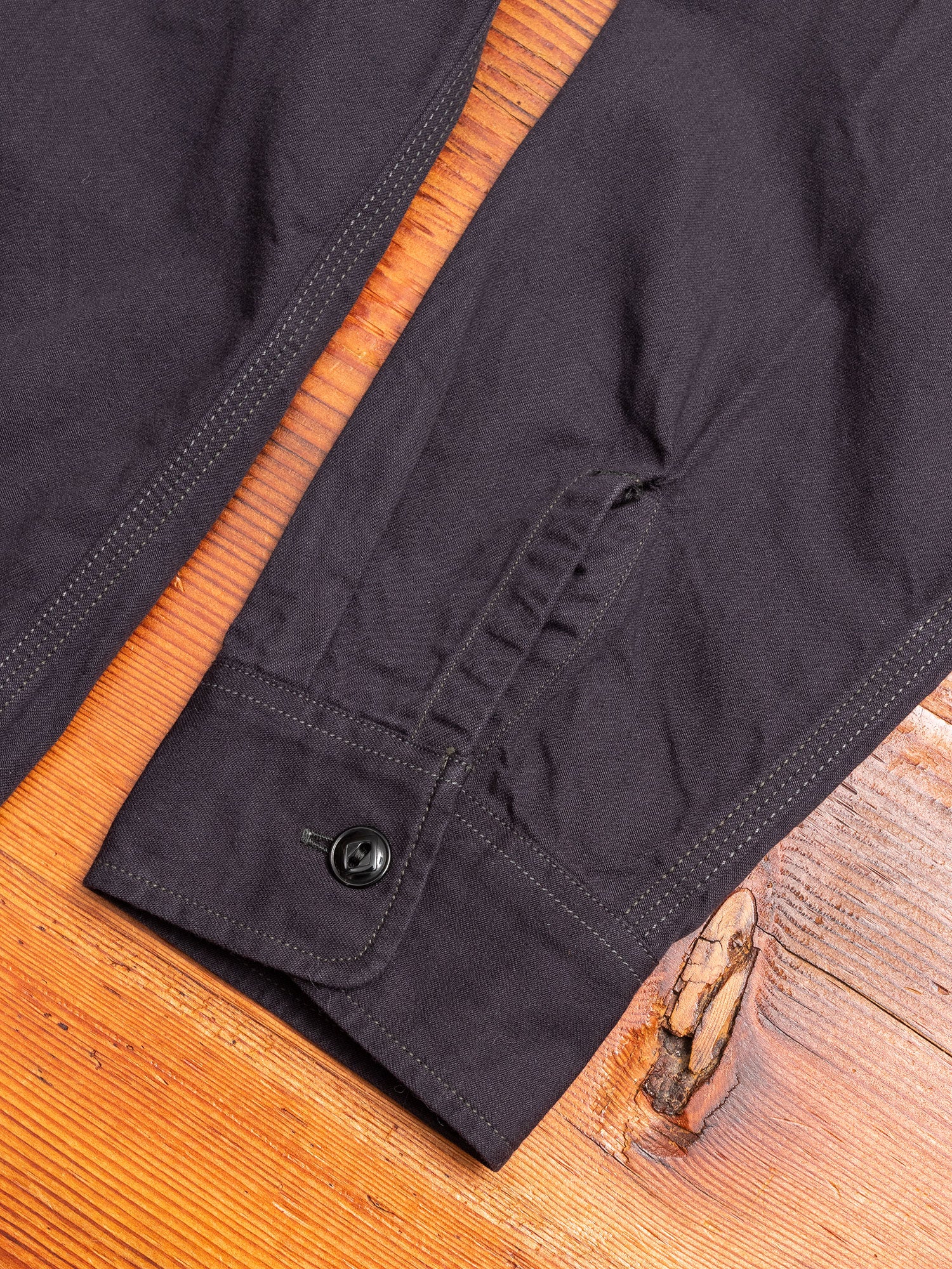 Classic Work Shirt in Black - Image 5