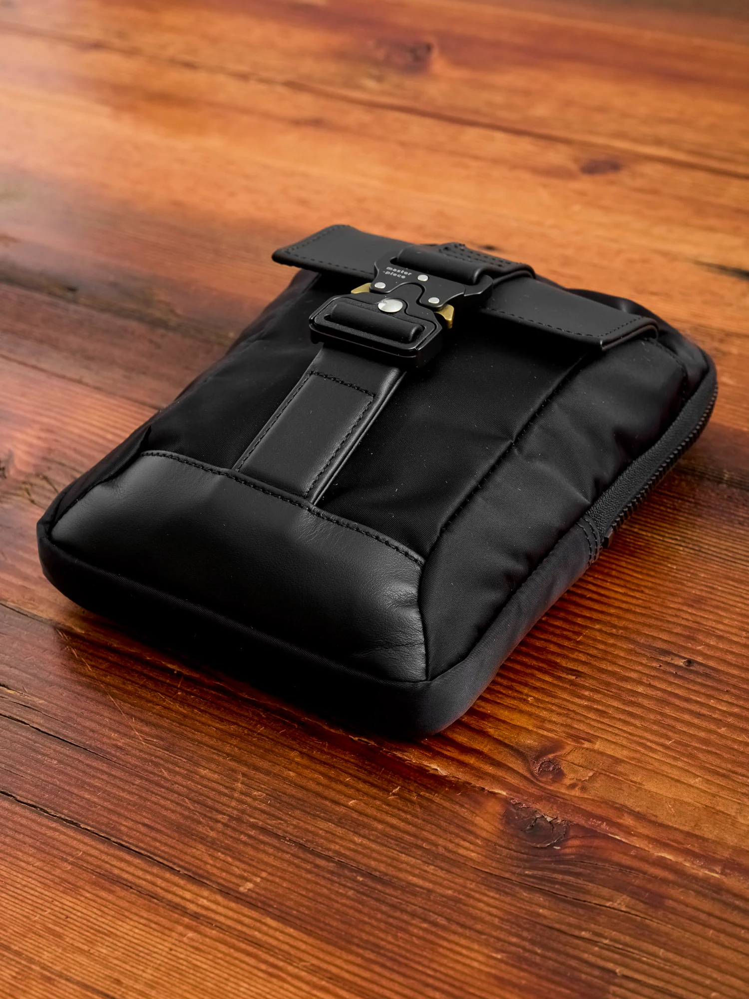 Confi Shoulder Bag in Black - Image 5