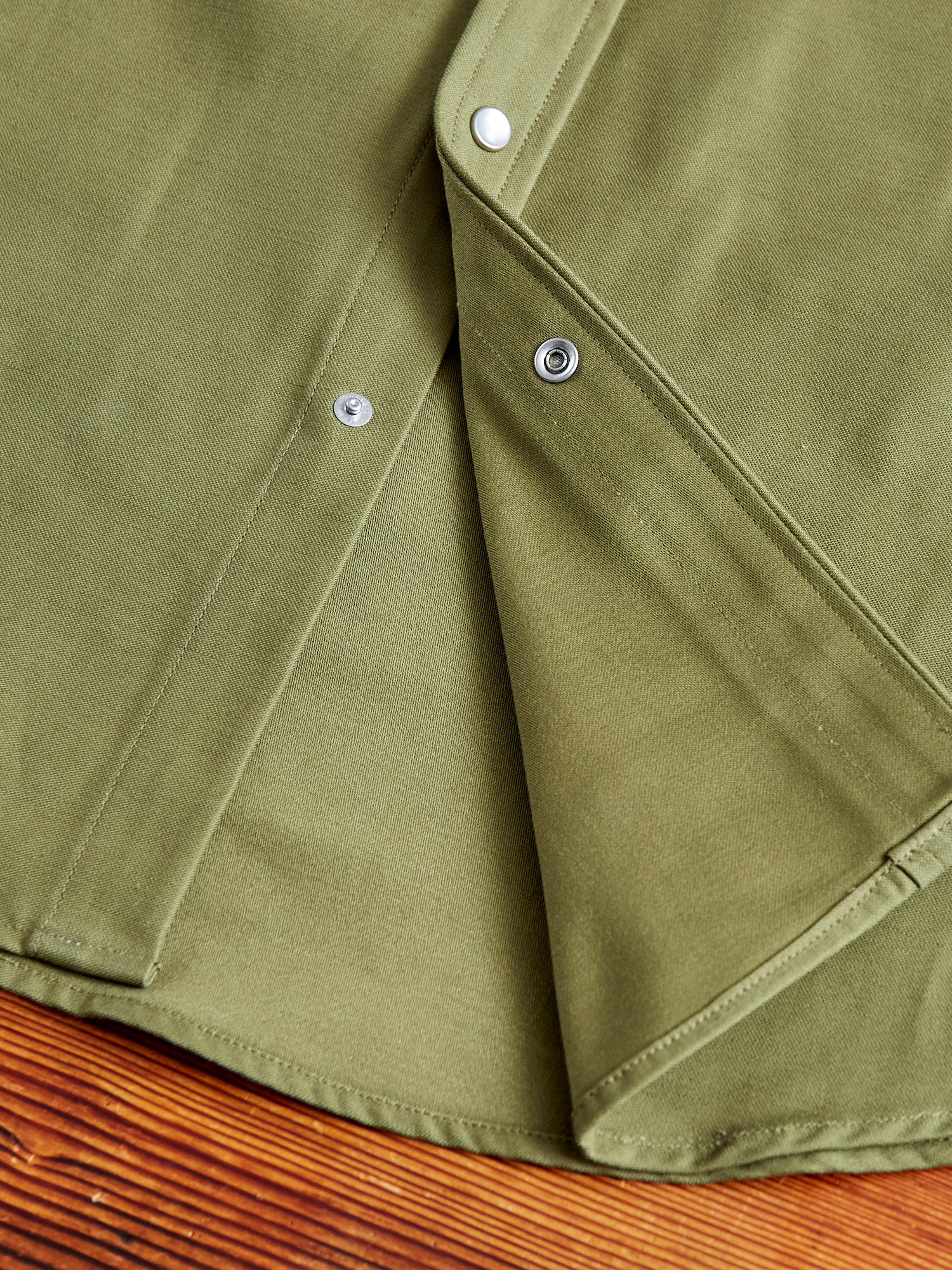 Drover Overshirt in Fatigue Sateen - Image 6
