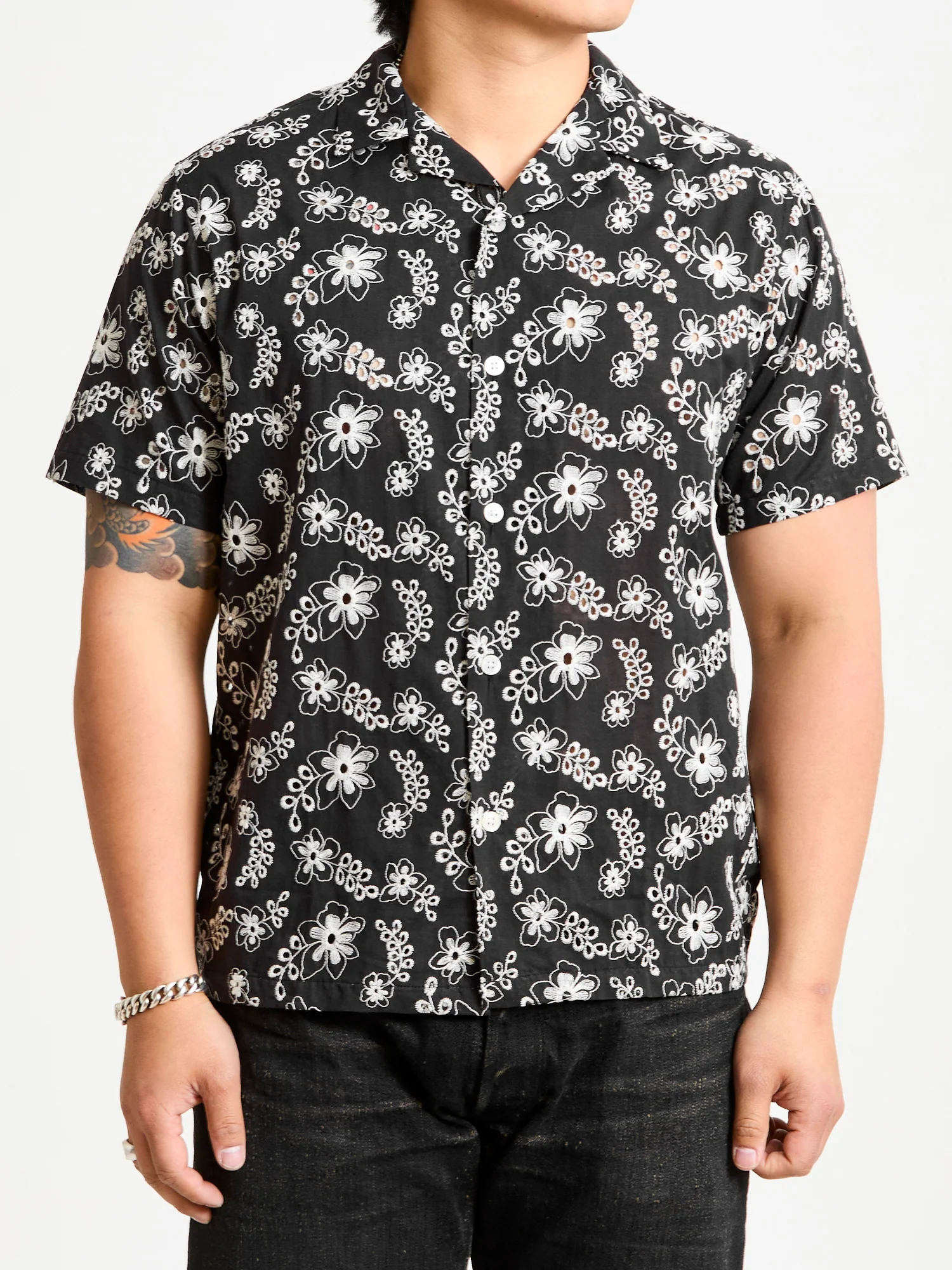 Folclore Button-Up Shirt in Black - Image 2