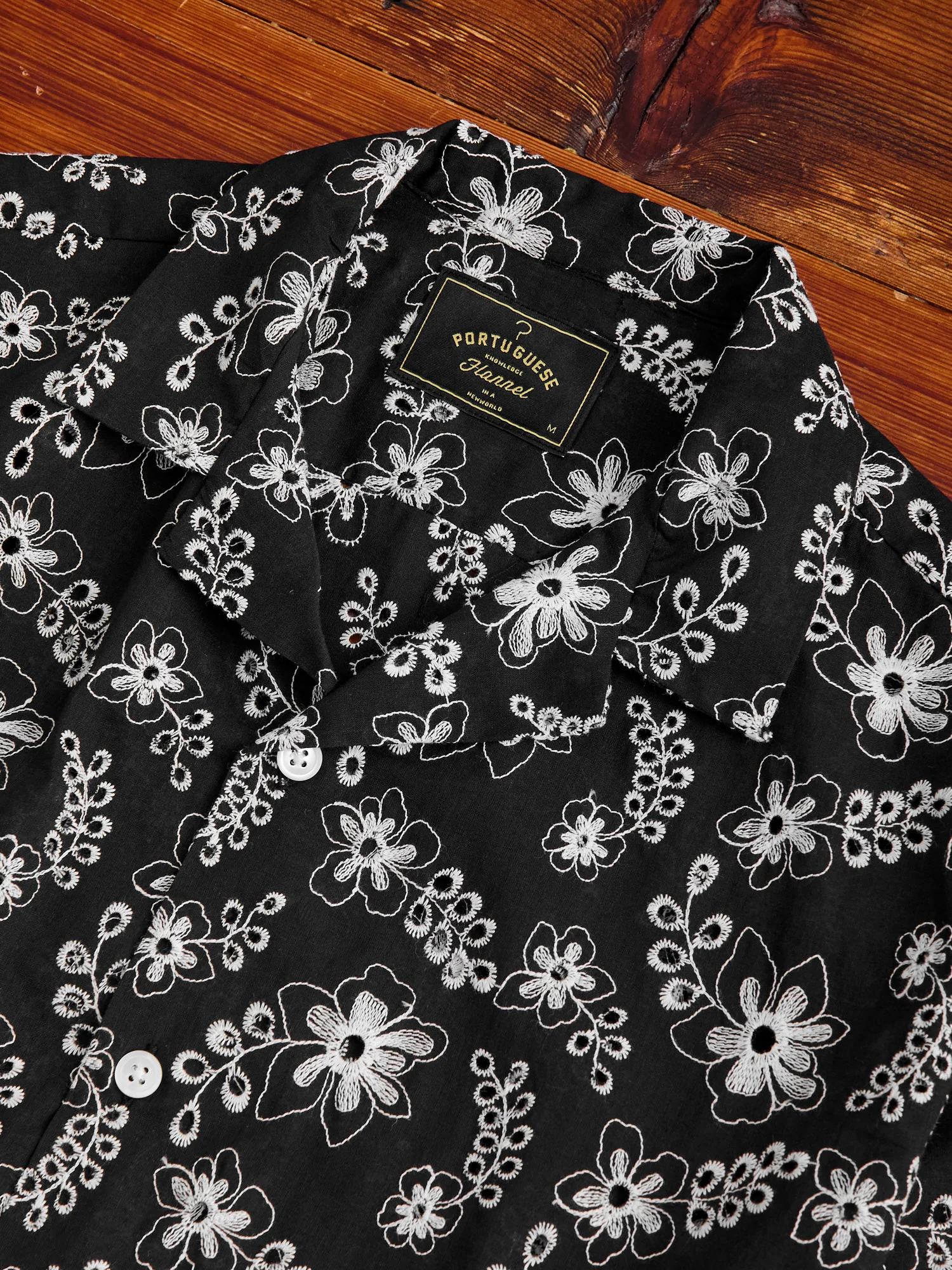 Folclore Button-Up Shirt in Black - Image 3