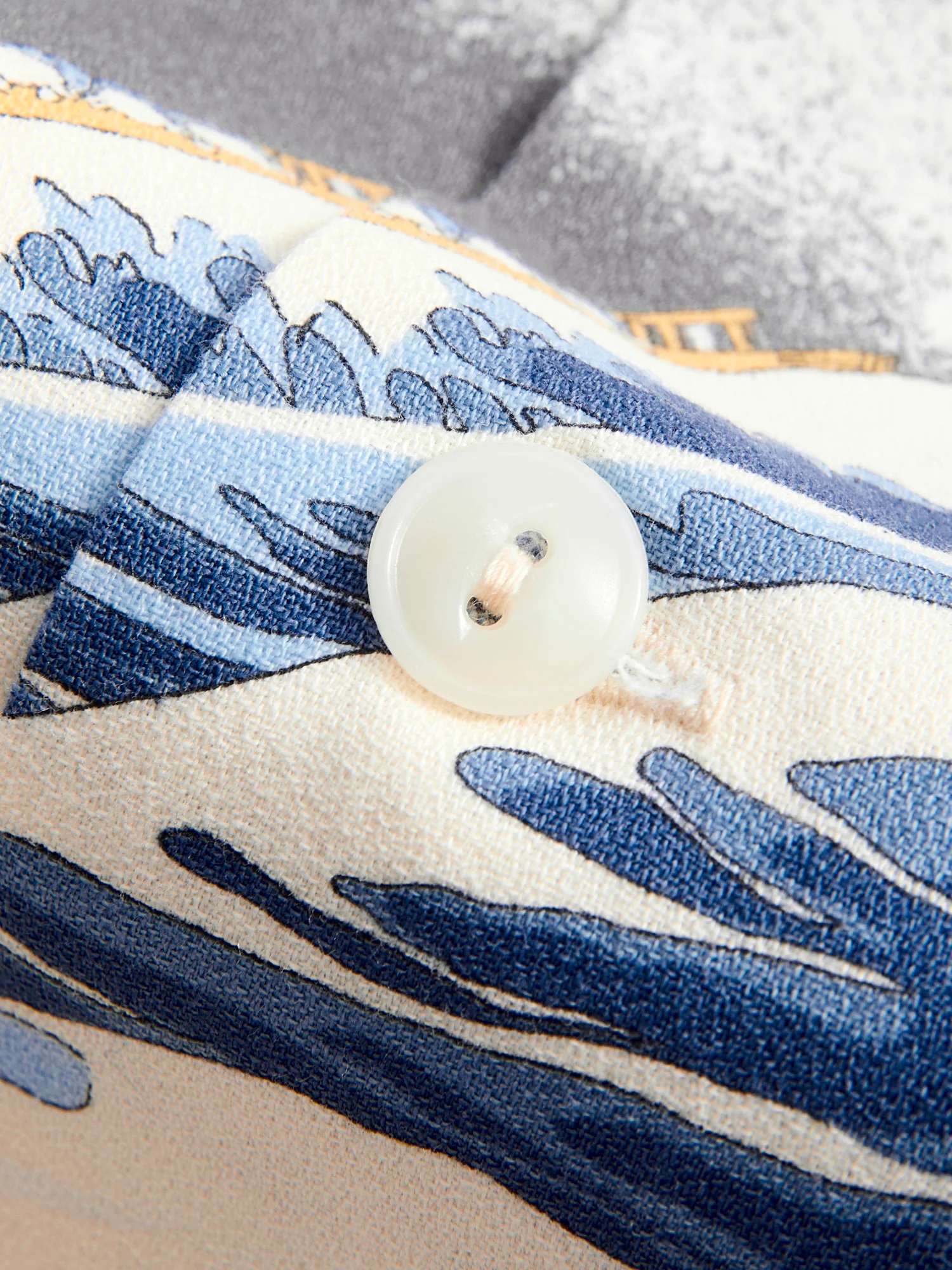 "Great Wave" Vacation Shirt in Ivory - Image 7