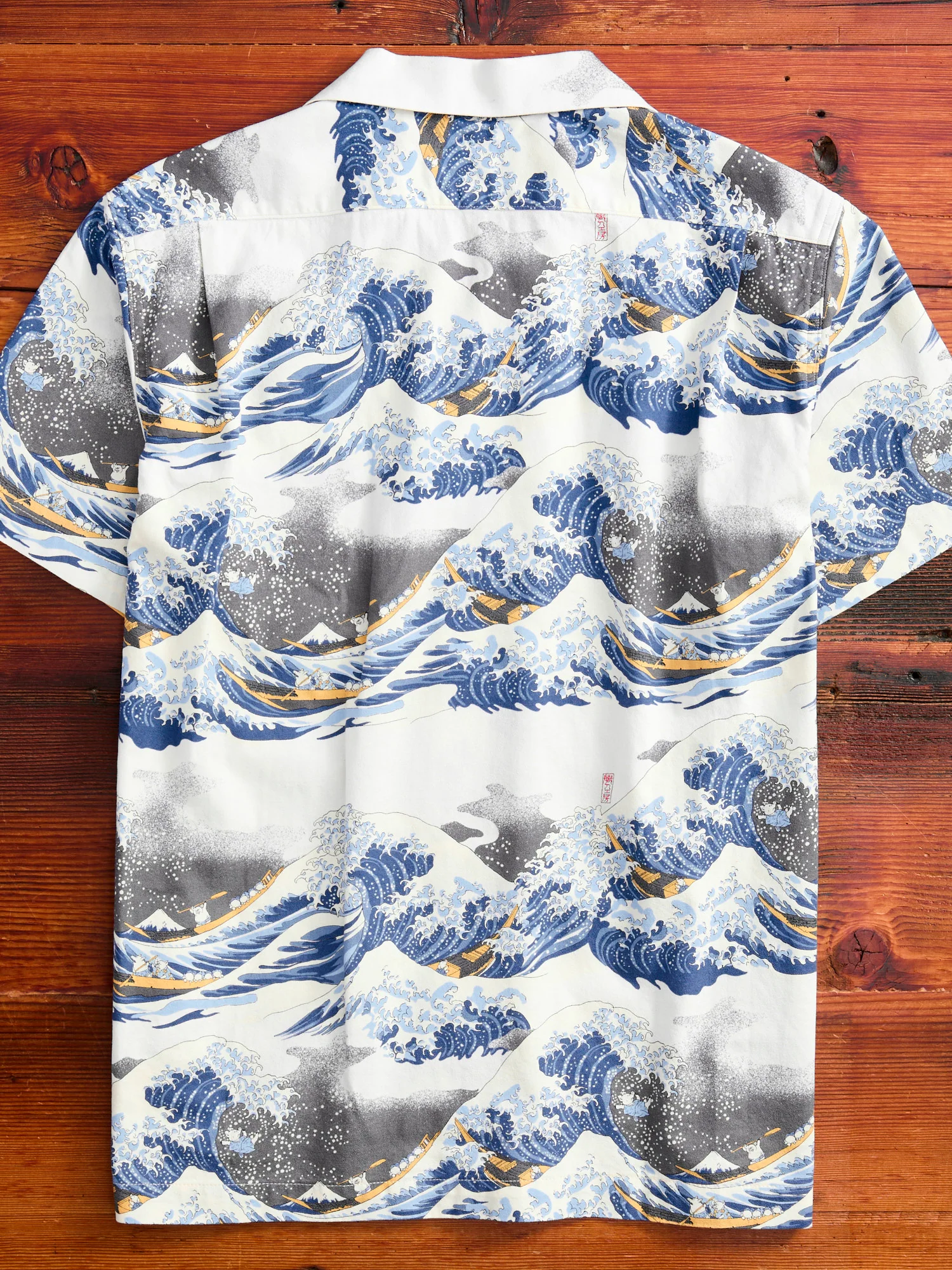 "Great Wave" Vacation Shirt in Ivory - Image 9