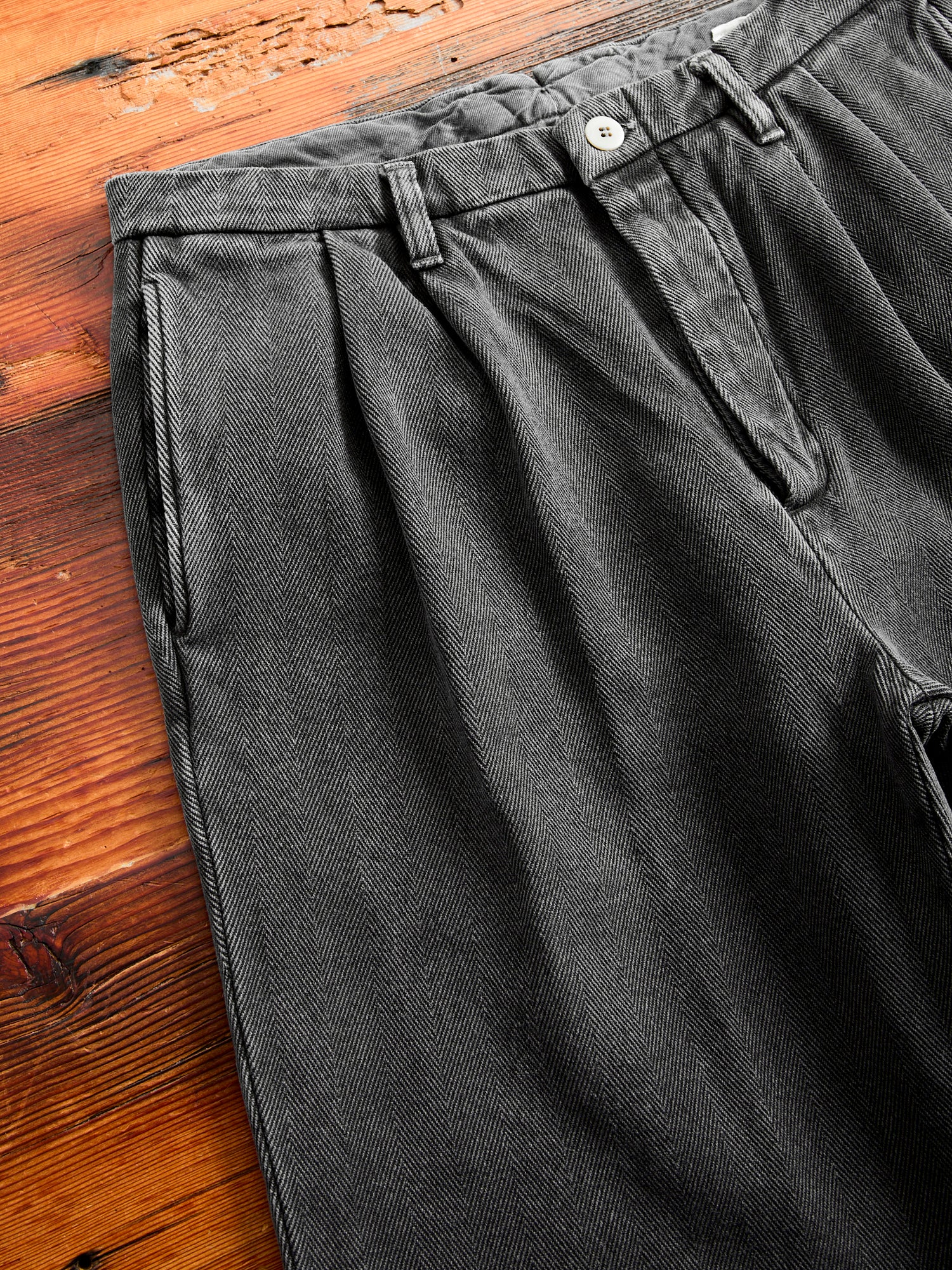 Herringbone 2Tuck Pants in Heather Black - Image 4