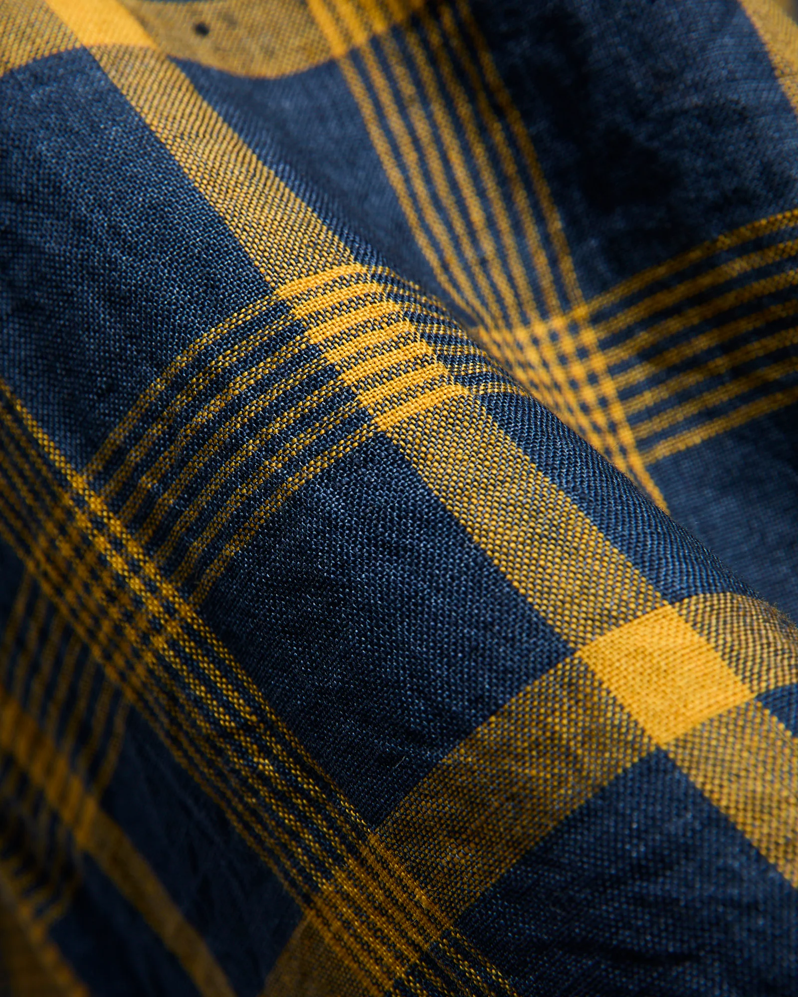 Le Point Open Collar Shirt in Navy Yellow - Image 3