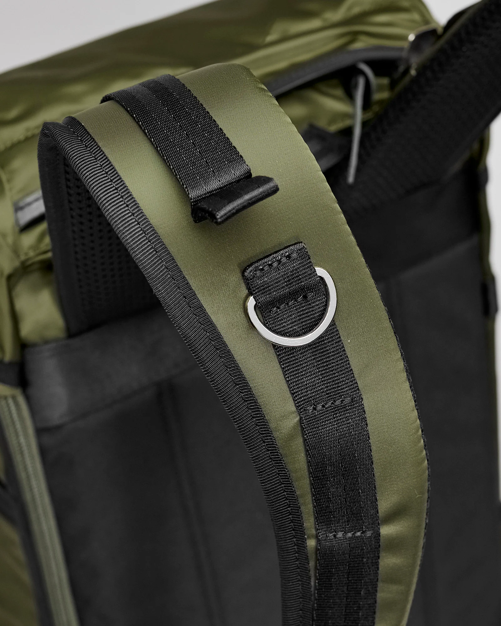 Lightning V2 Backpack in Khaki - Image 11
