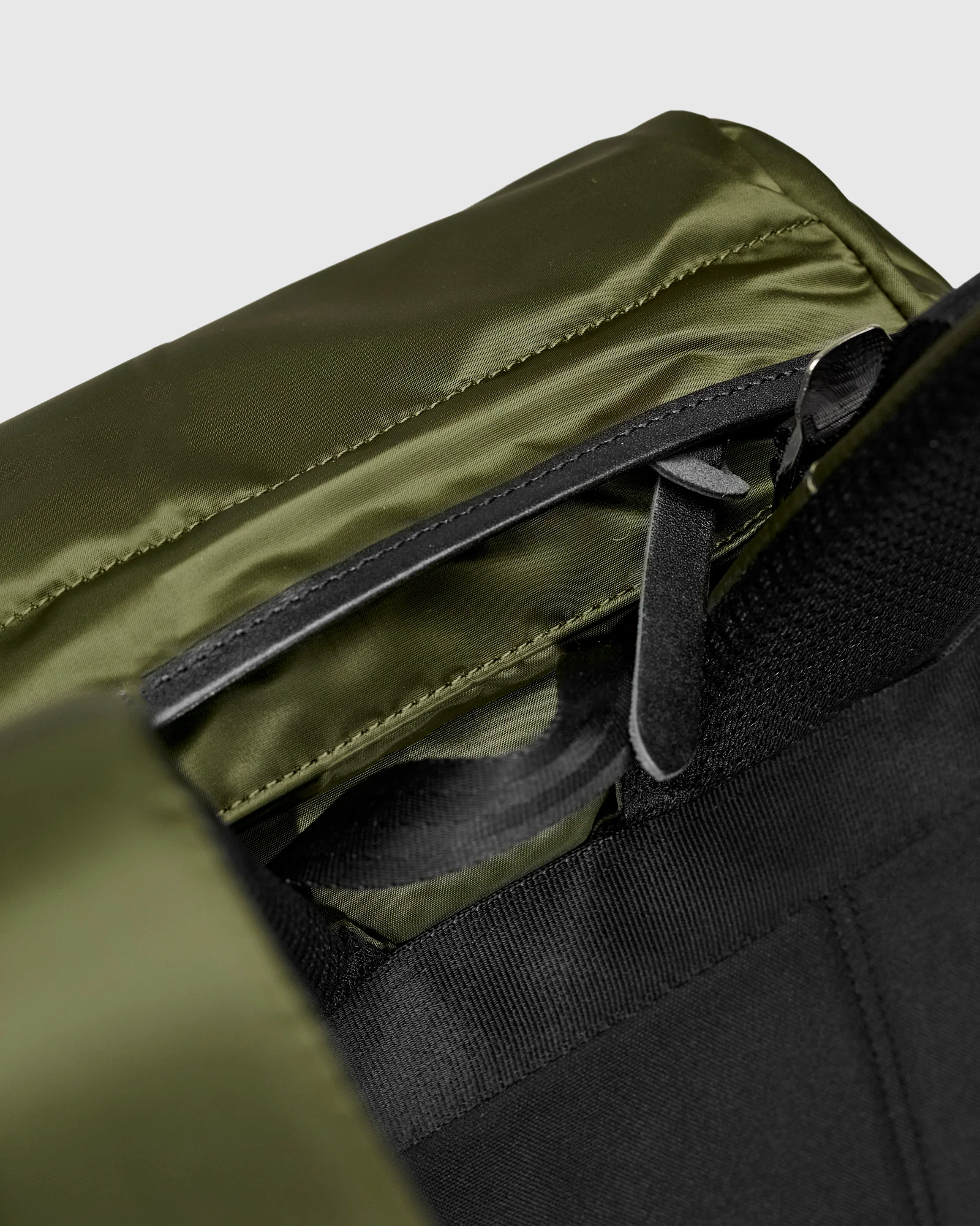 Lightning V2 Backpack in Khaki - Image 13