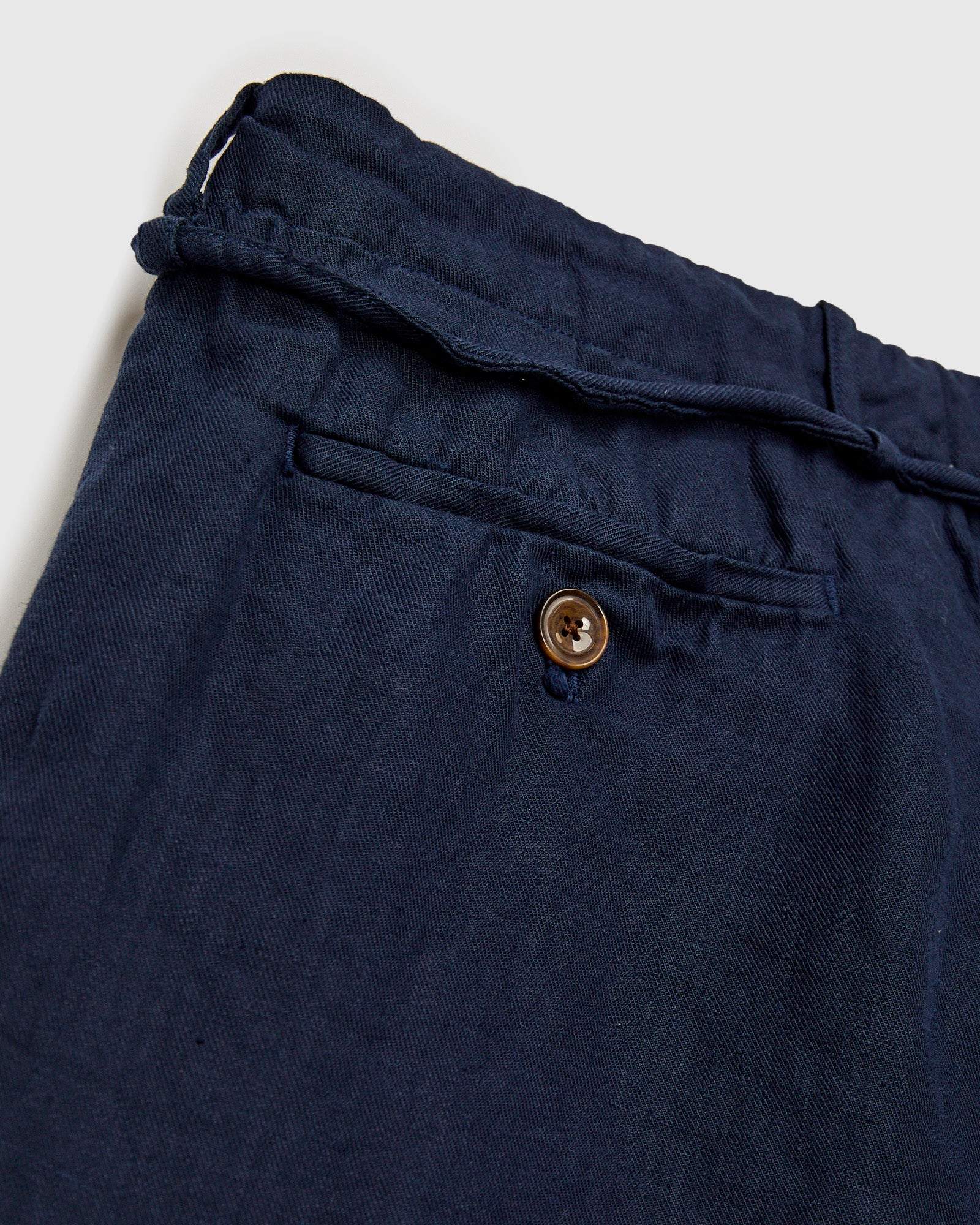 Linen 2Tuck Tapered Pants in Navy - Image 3