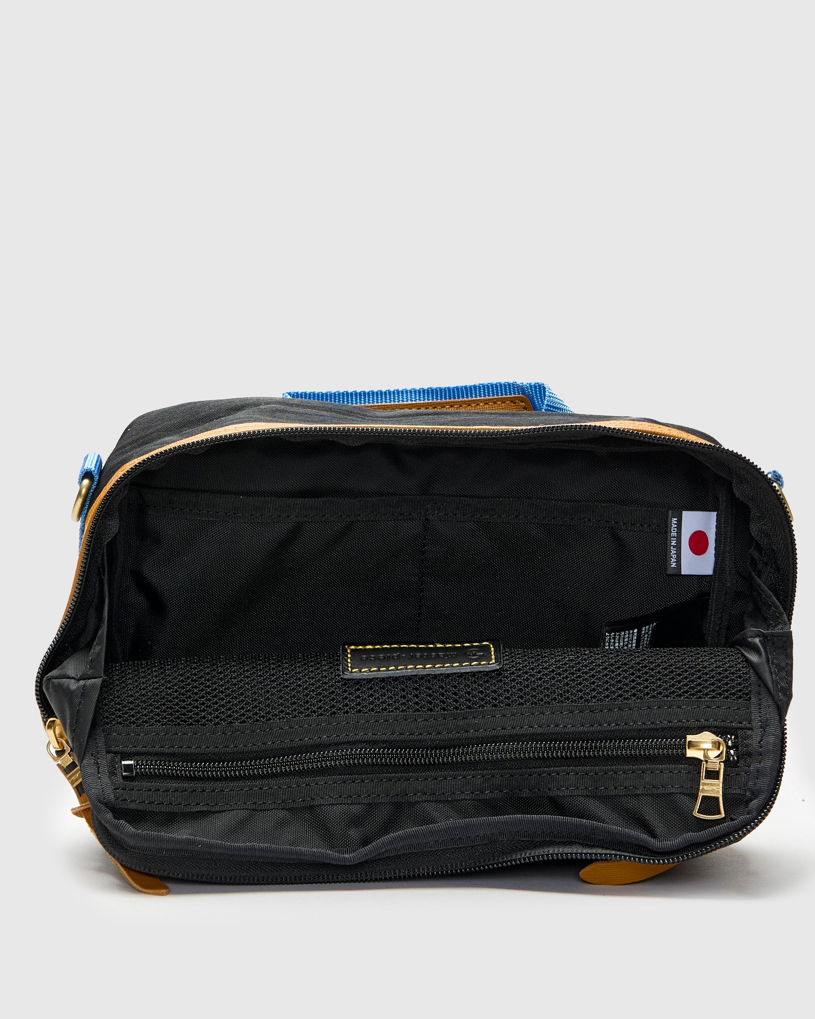 Link Shoulder Bag v2 in Black - Image 8