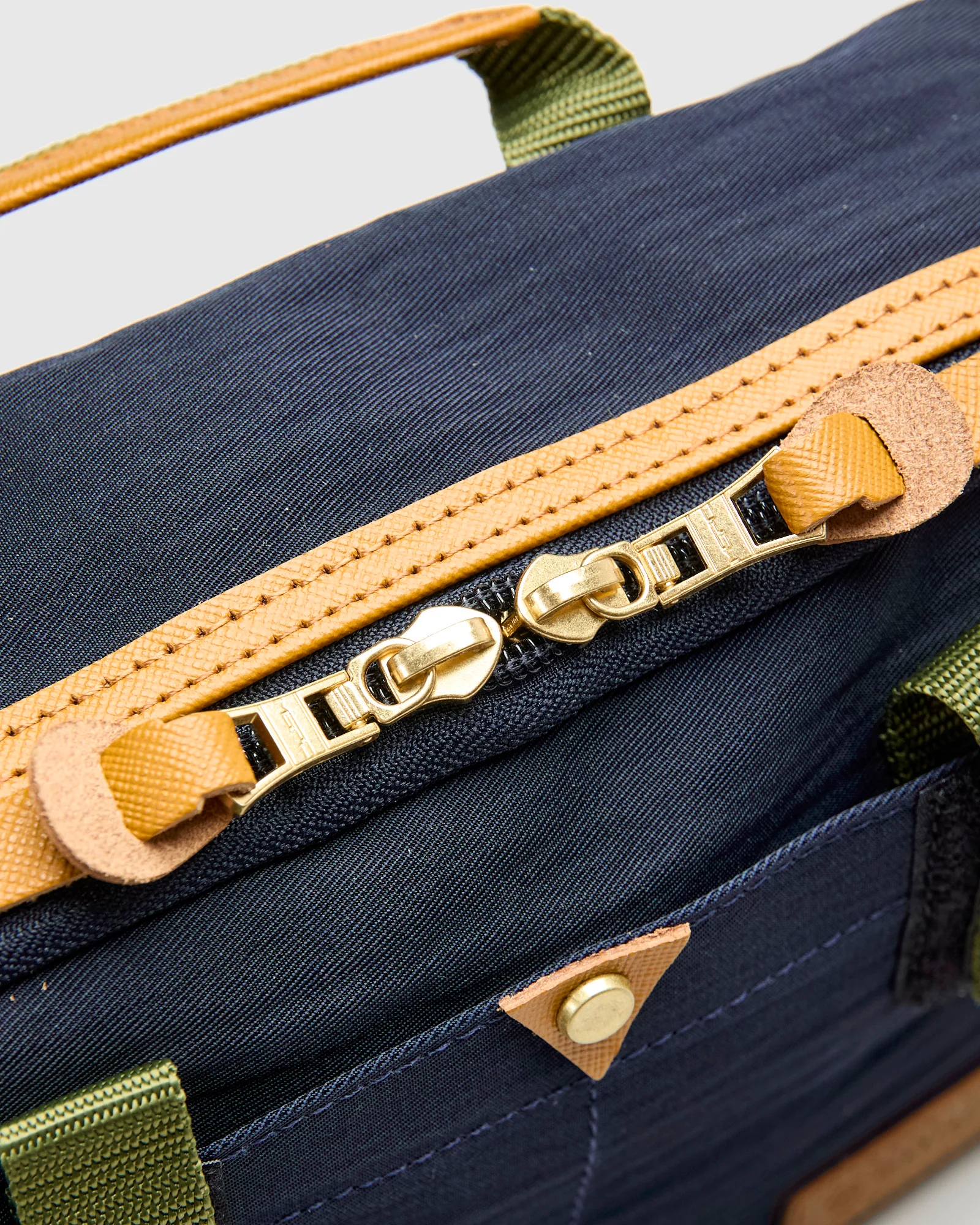 Link Shoulder Bag v2 in Navy - Image 4
