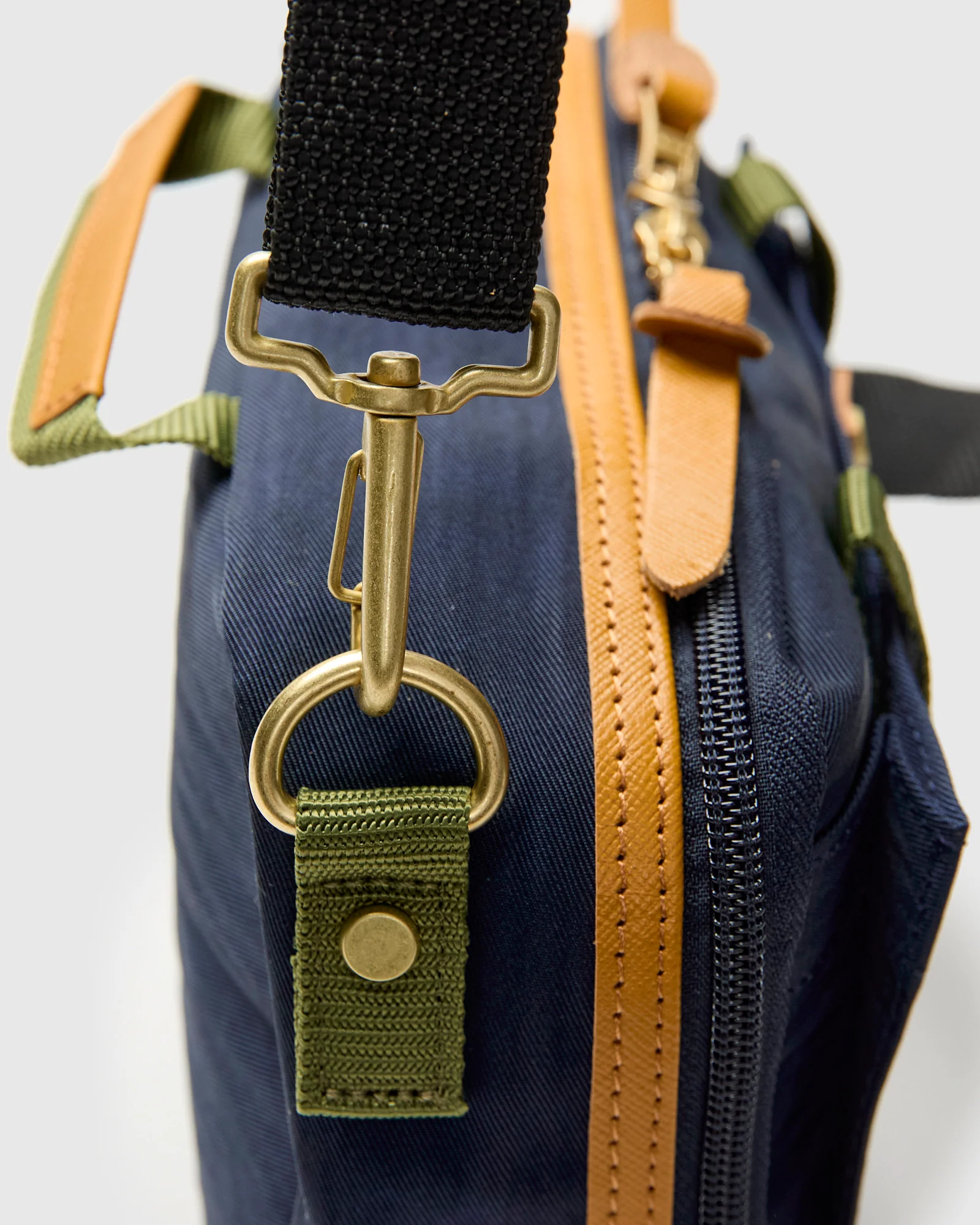 Link Shoulder Bag v2 in Navy - Image 5