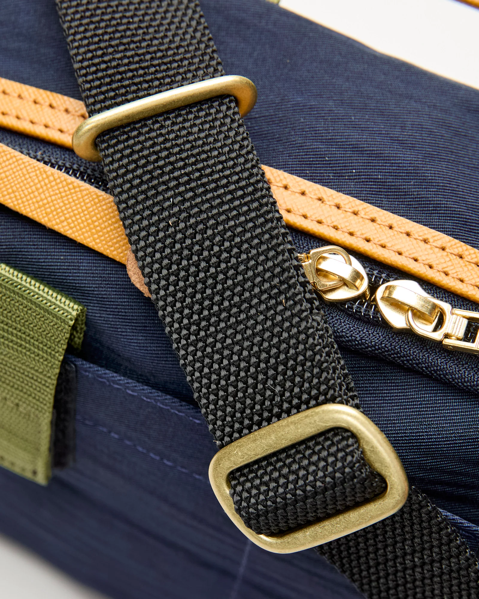 Link Shoulder Bag v2 in Navy - Image 6