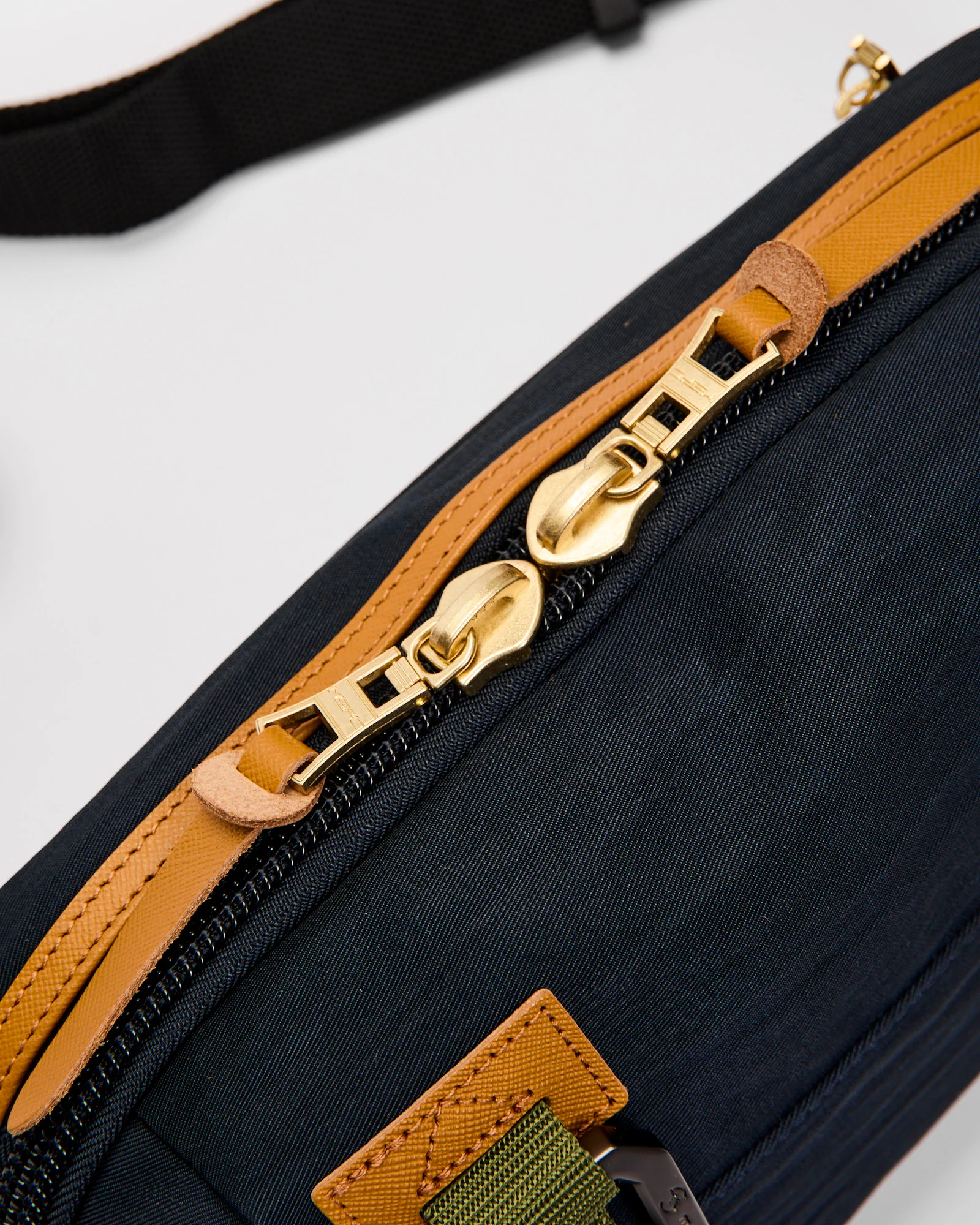 Link Waist Bag v2 in Navy - Image 6