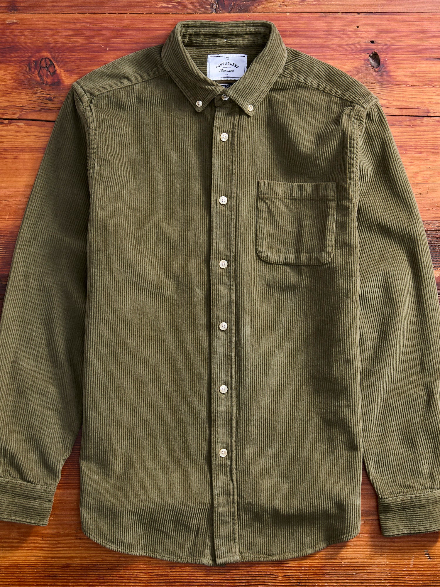 Lobo Button-Up Shirt in Olive