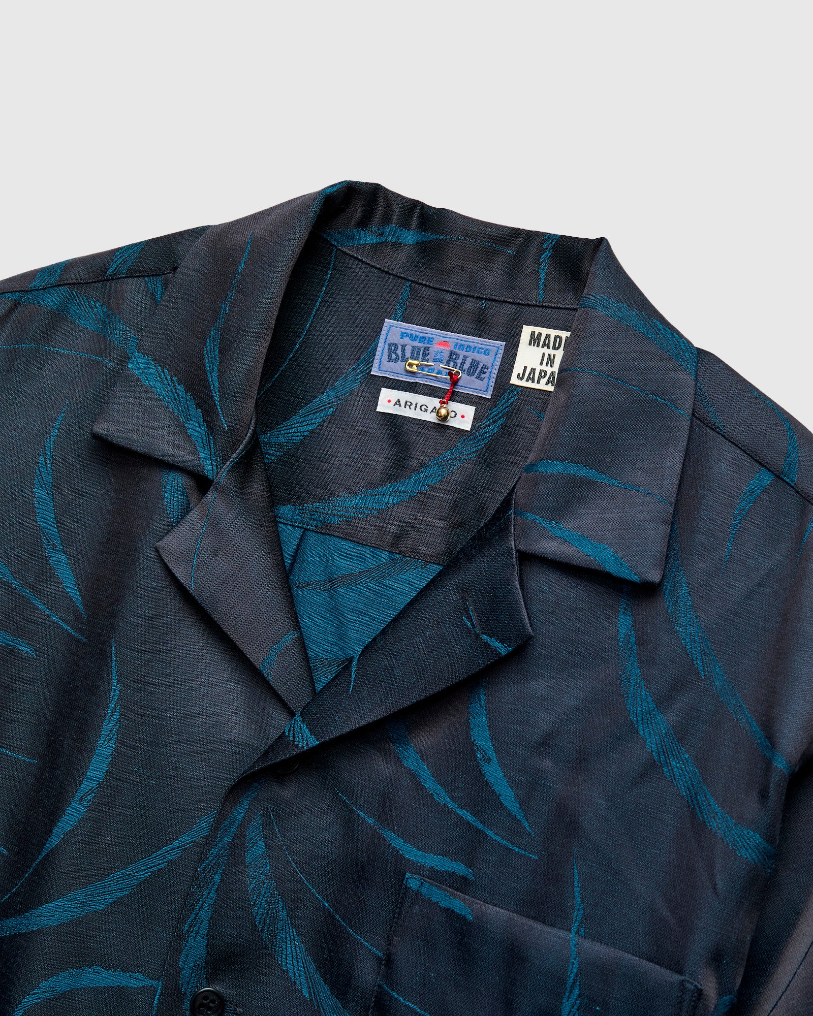 "Mebuki" Pattern Aloha Shirt in Dark Navy - Image 3