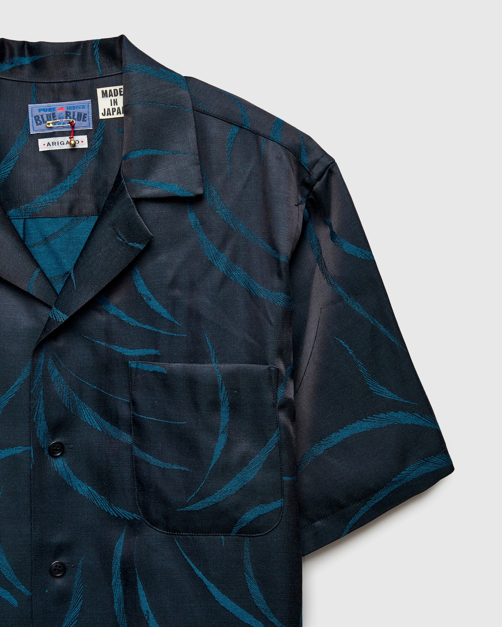 "Mebuki" Pattern Aloha Shirt in Dark Navy - Image 4