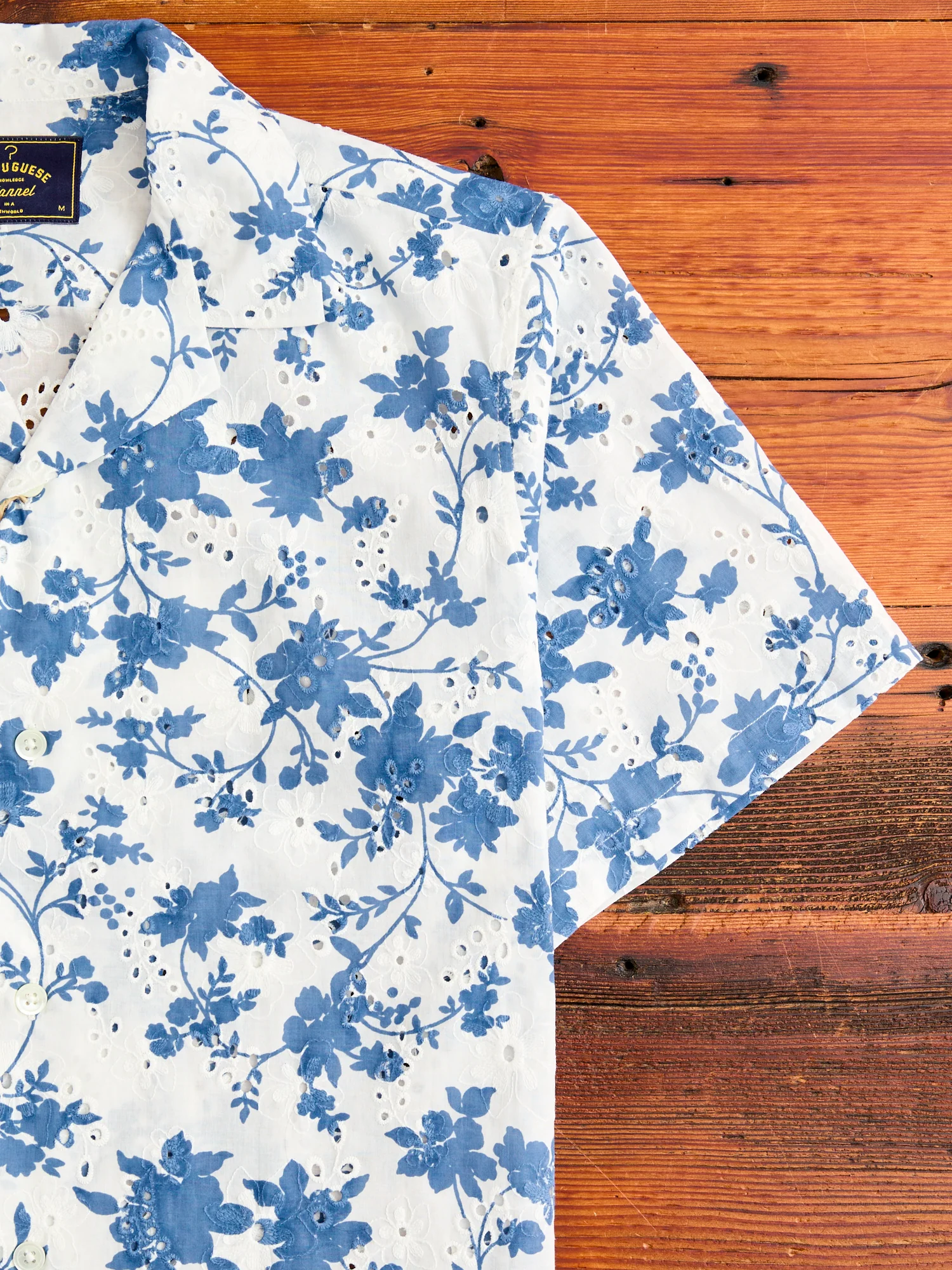 Minho Button-Up Shirt in White Blue - Image 4