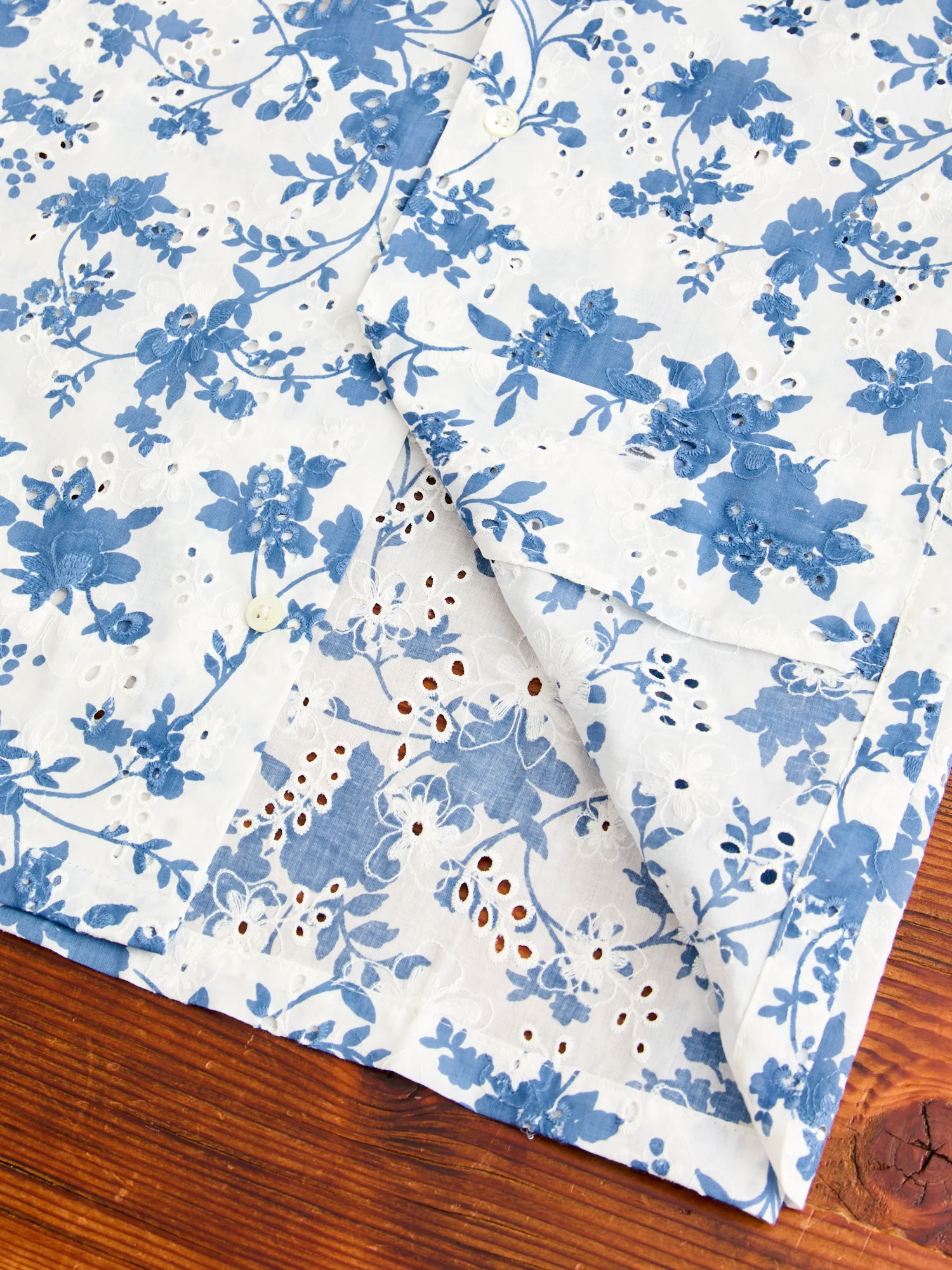 Minho Button-Up Shirt in White Blue - Image 6