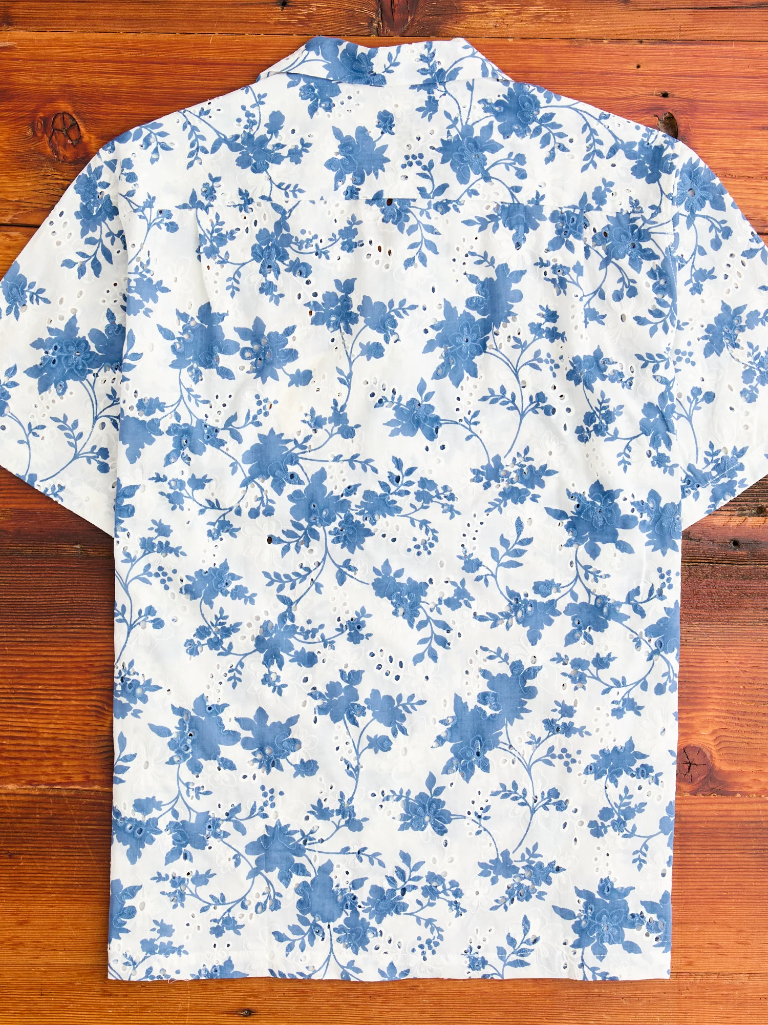 Minho Button-Up Shirt in White Blue - Image 7