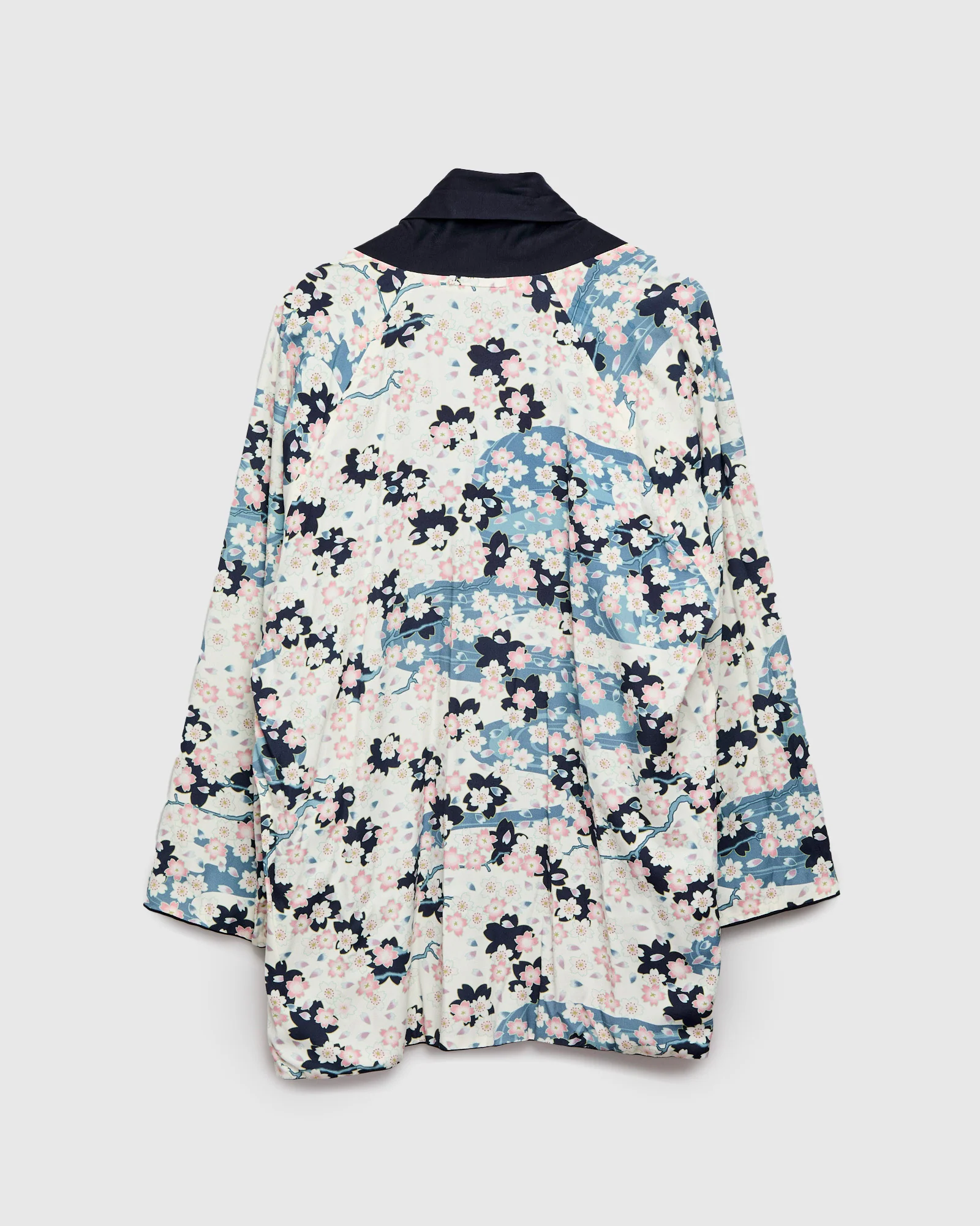 "Nagare Sakura" Reversible Knit Haori in White - Image 4