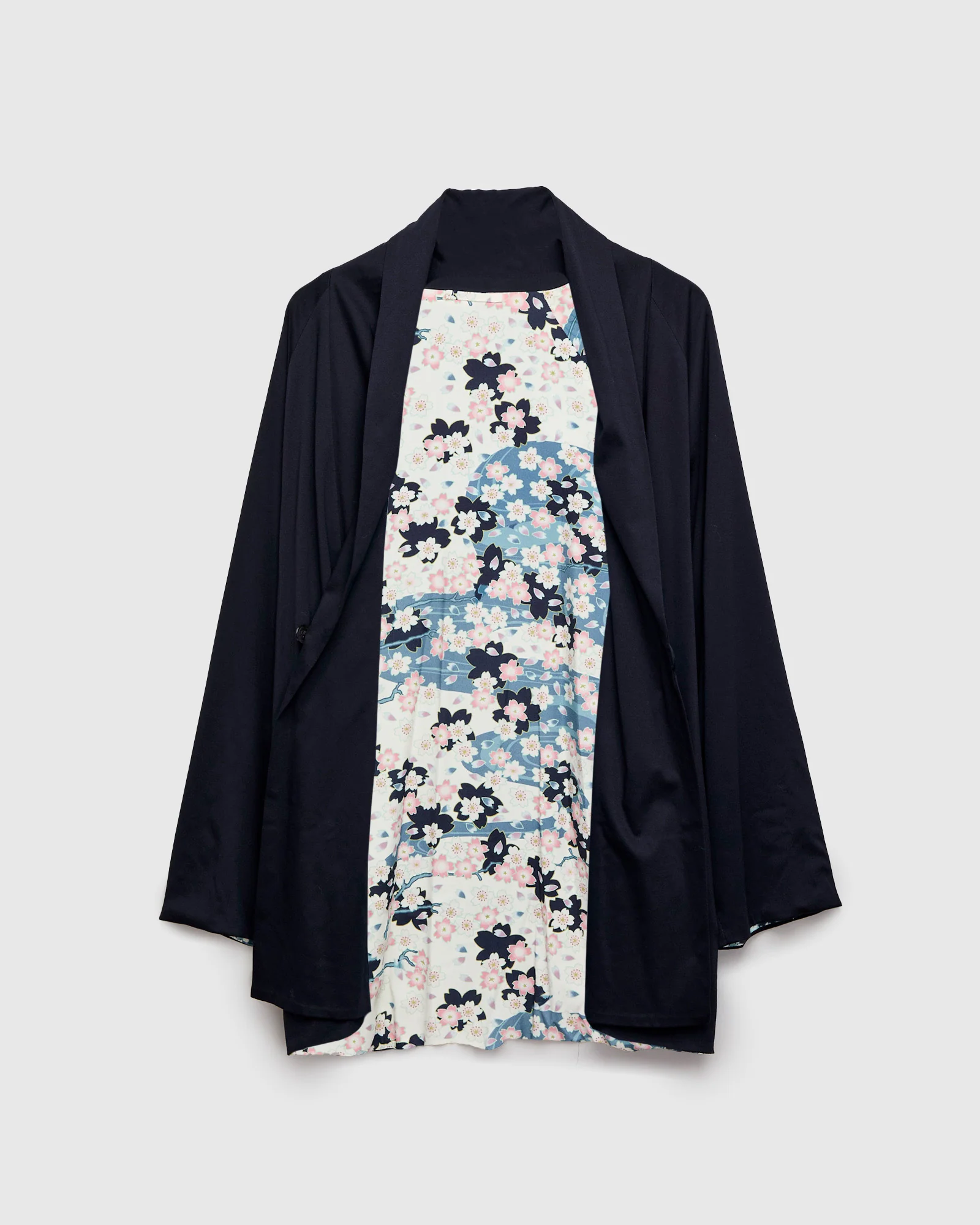"Nagare Sakura" Reversible Knit Haori in White - Image 5