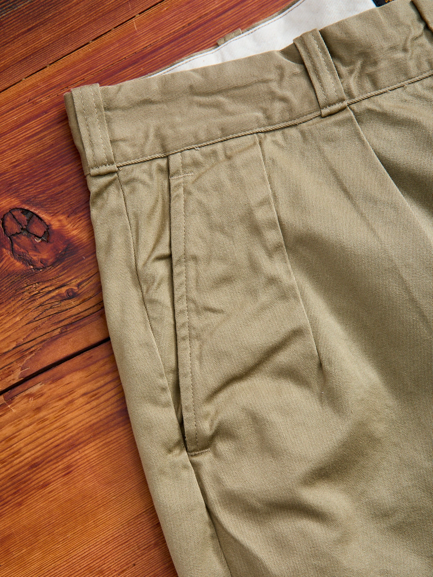 Pleated Military Chino Shorts in Beige - Image 3