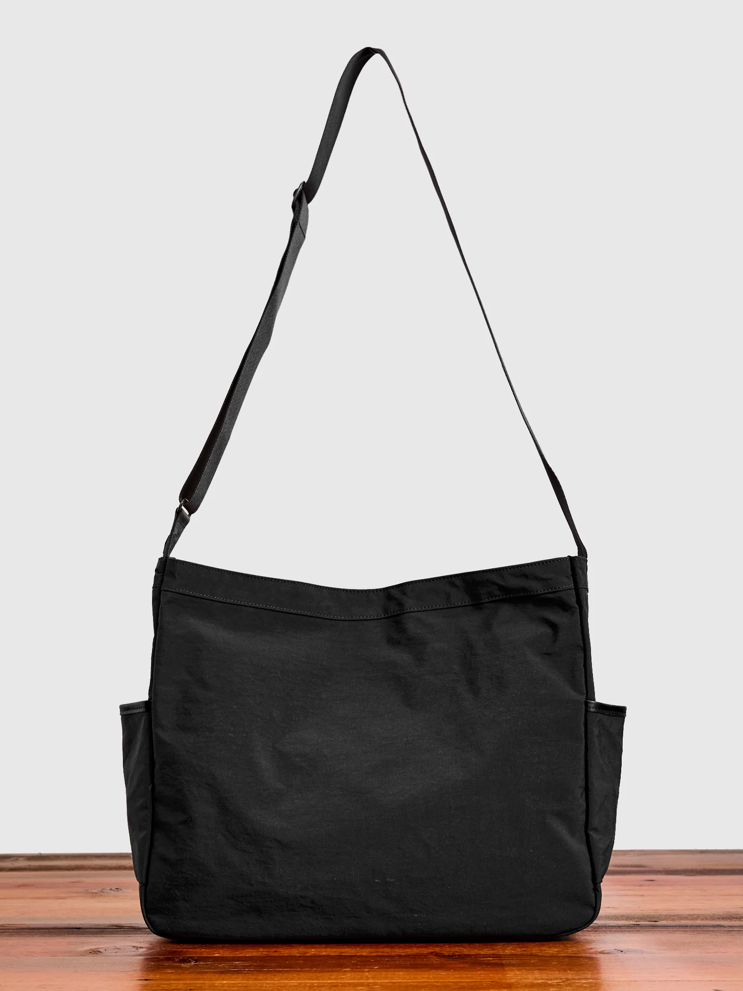 Root Shoulder Tote Bag in Black - Image 5