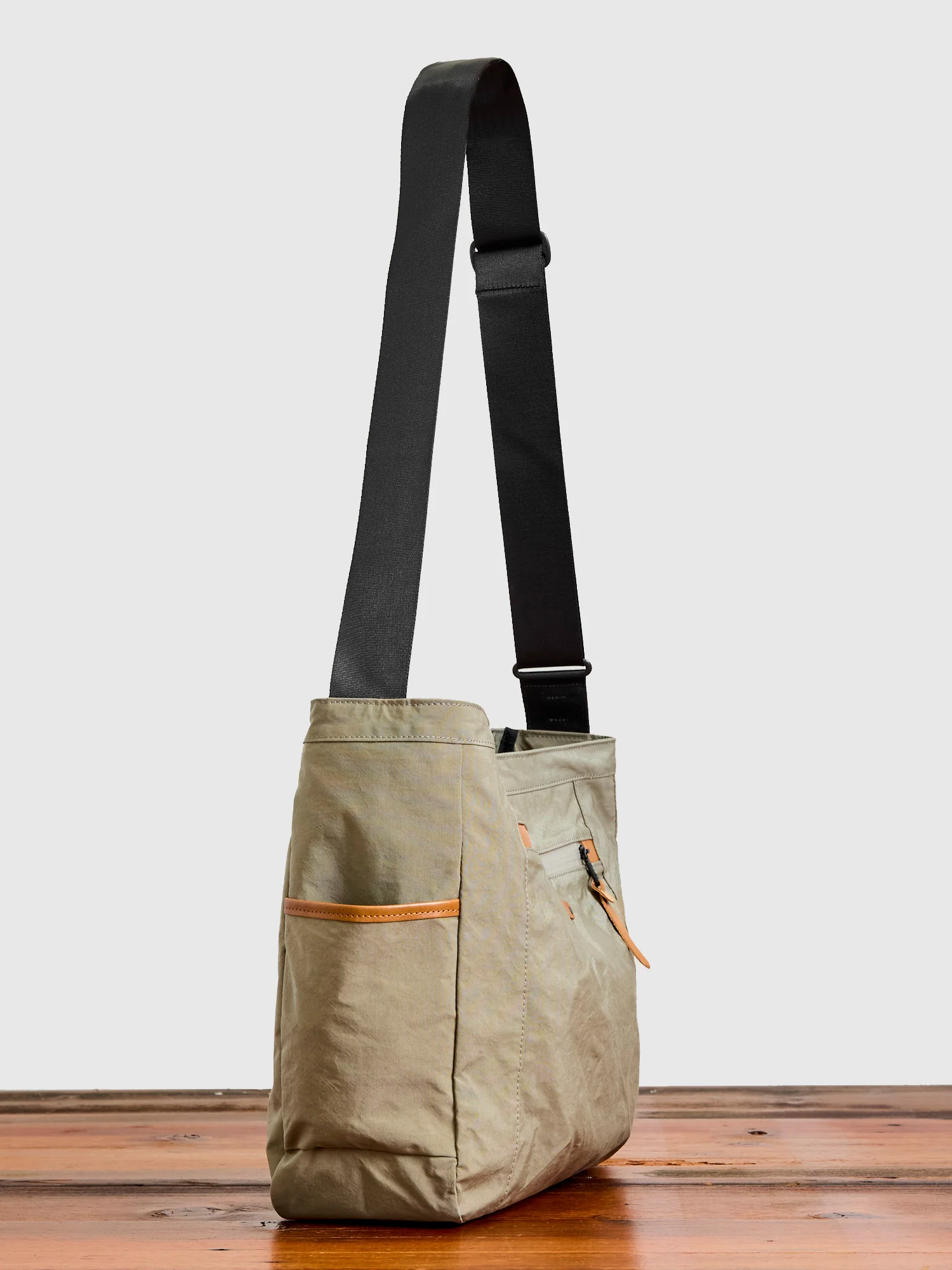 Root Shoulder Tote Bag in Beige - Image 4