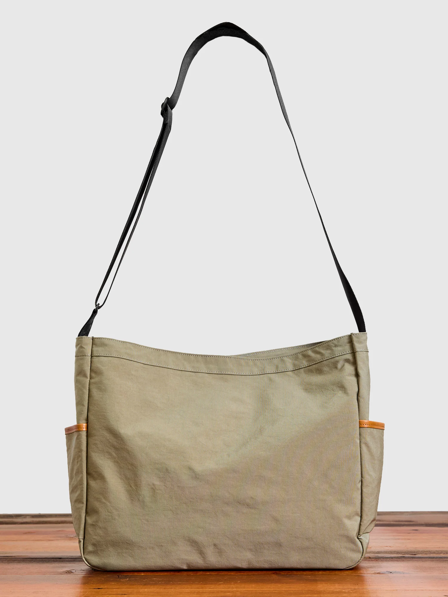 Root Shoulder Tote Bag in Beige - Image 5