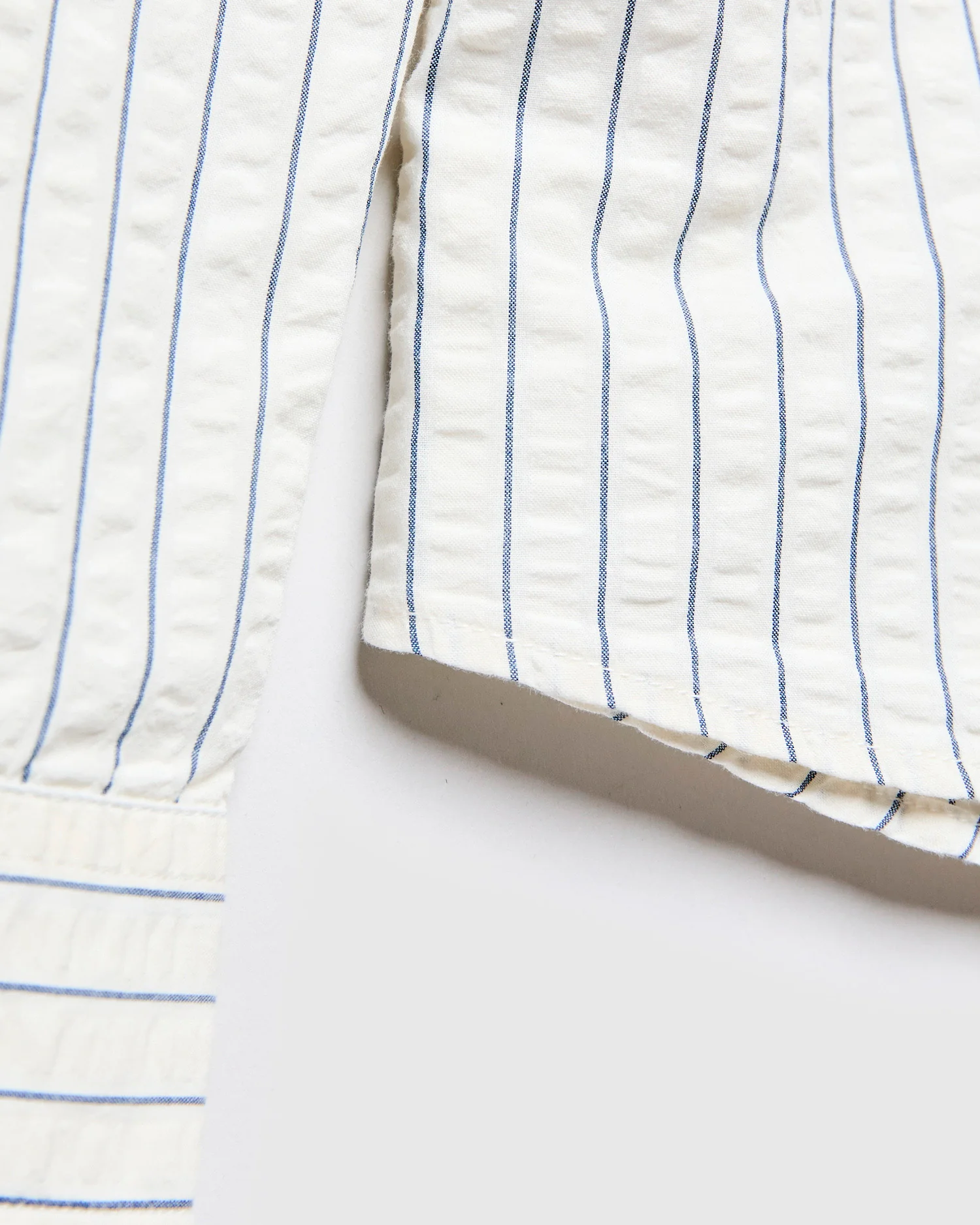 Seersucker Dirleton Shirt in Blue White Stripe - Image 6