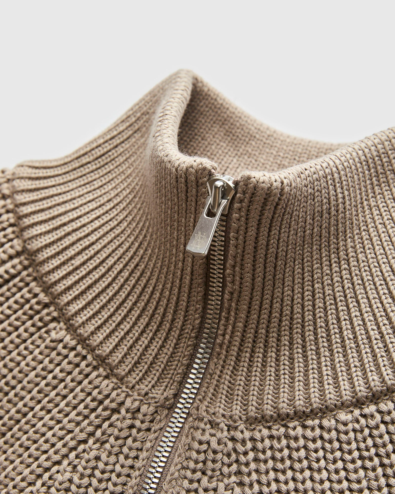 Signature Knit Cotton Drivers Zip in Beige - Image 5