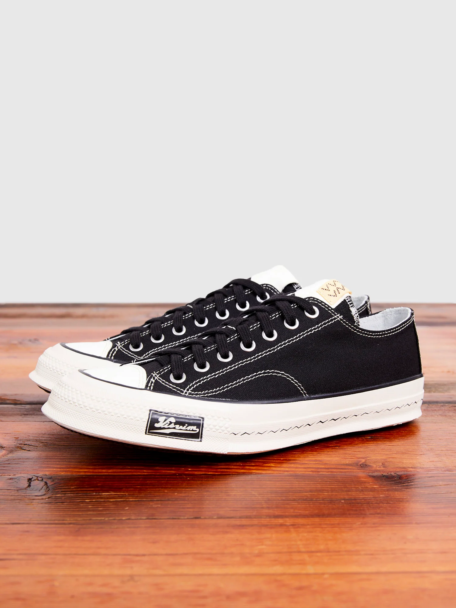 Skagway Lo Canvas in Black