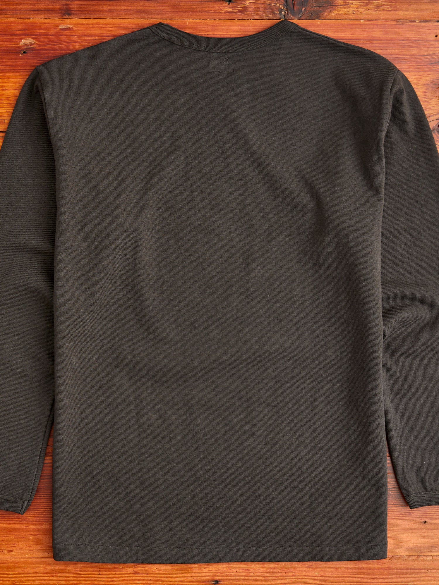 Stand Wheeler Heavyweight Longsleeve T-Shirt in Sumikuro - Image 7