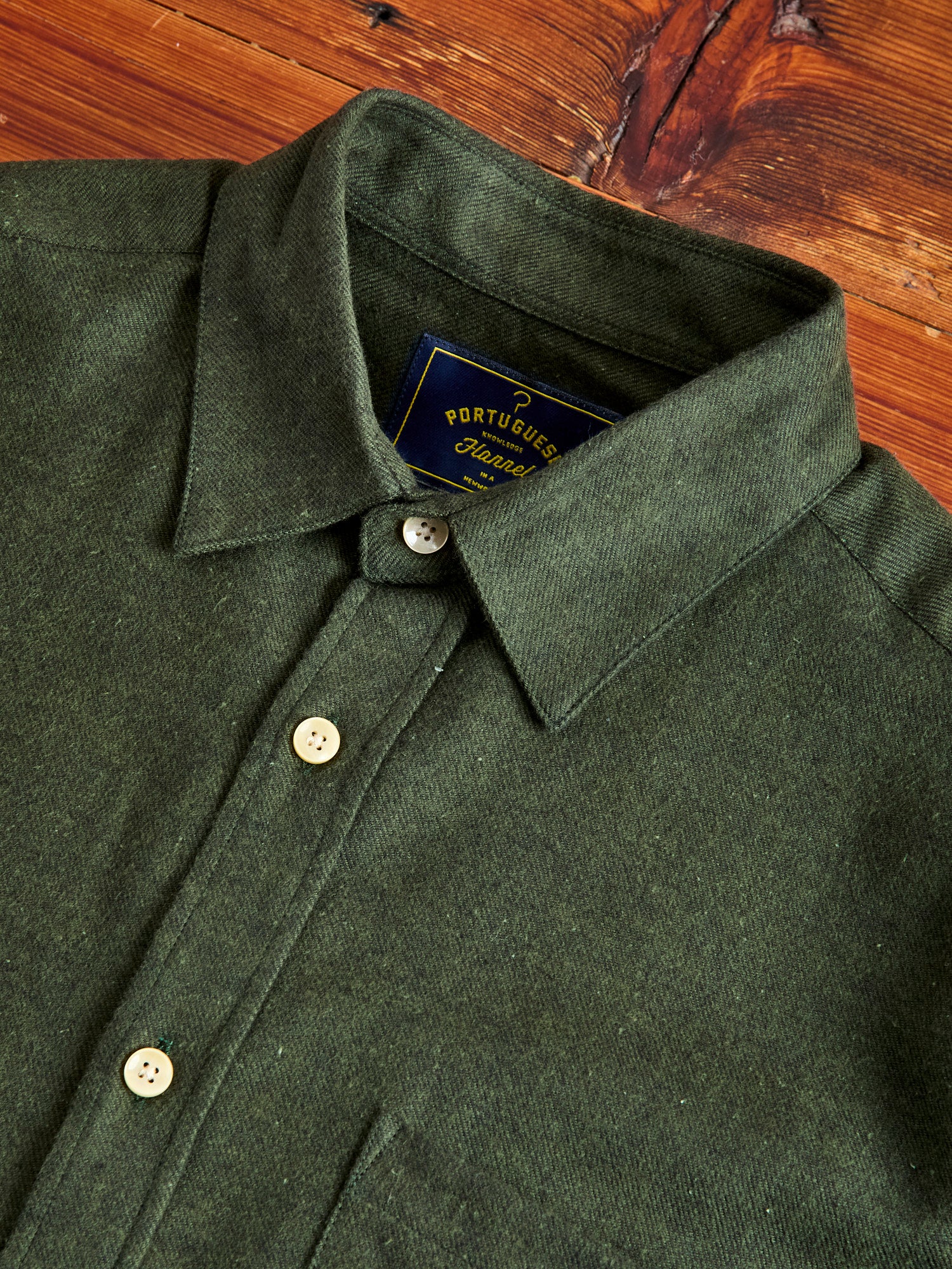 Teca Button-Up Shirt in Forest Green - Image 3