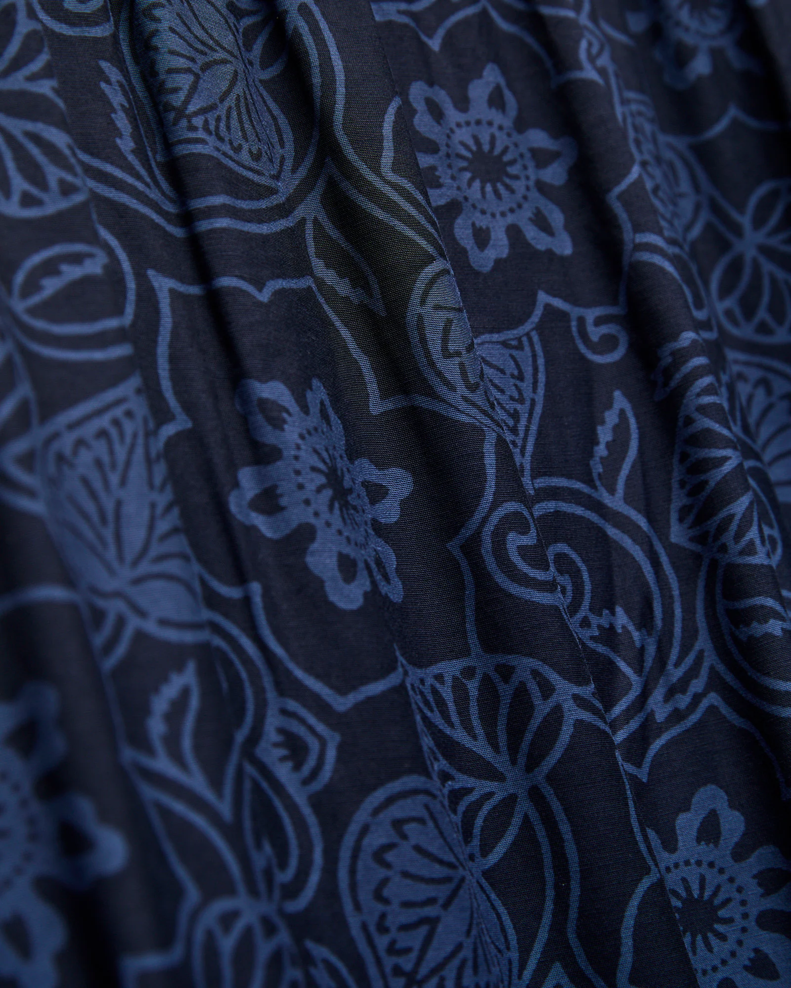 "Tessenka" Bassen Aloha Shirt in Dark Navy - Image 2