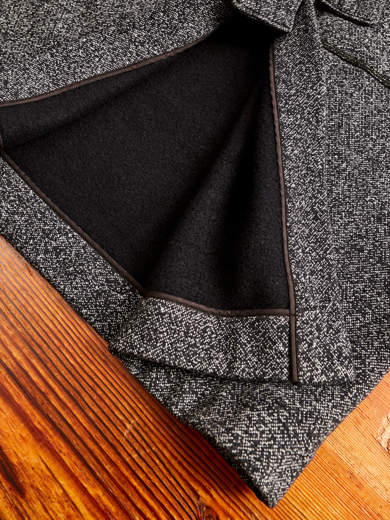 "Tiger Fleece" Robe in Black - Image 11